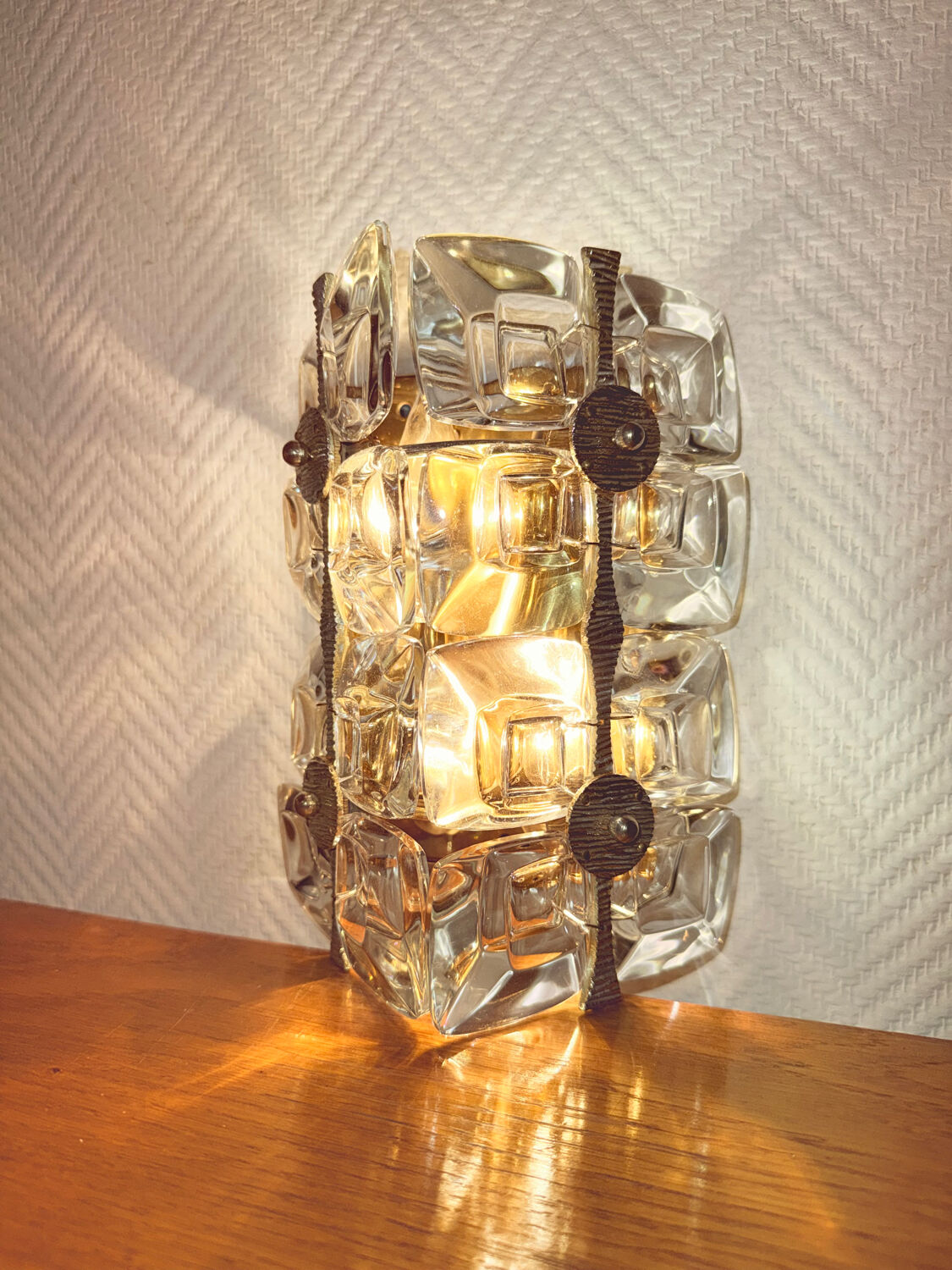 Pair of crystal wall lights in the Sciolari style.