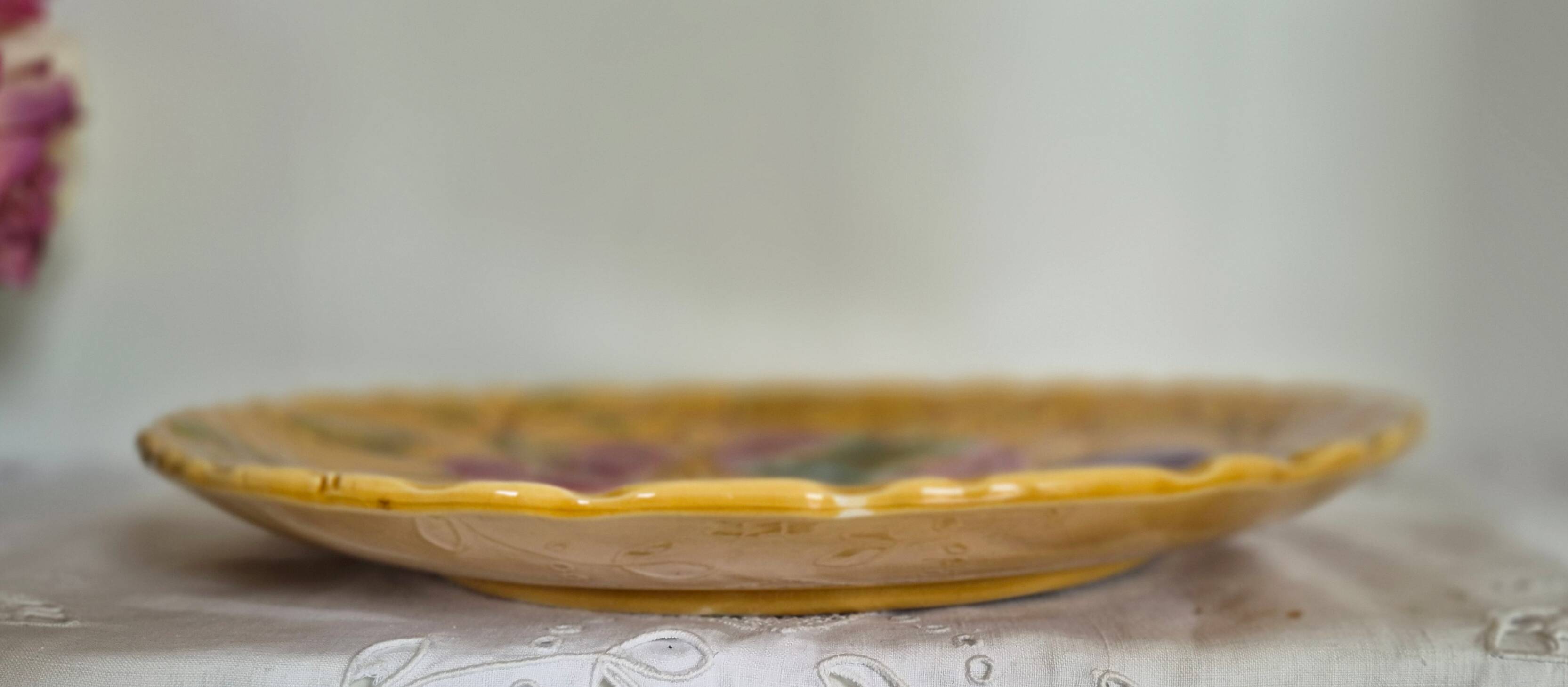 Round slip dish, Sarreguemines earthenware