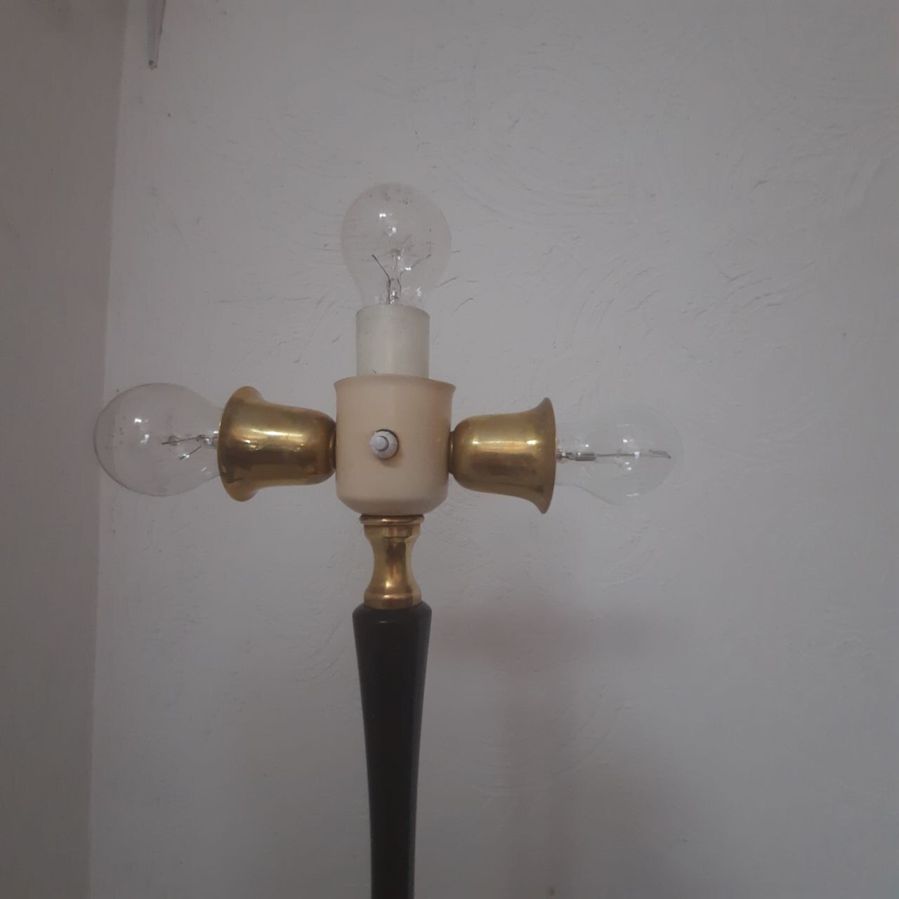 Tripod floor lamp - 1950s - wood and brass.