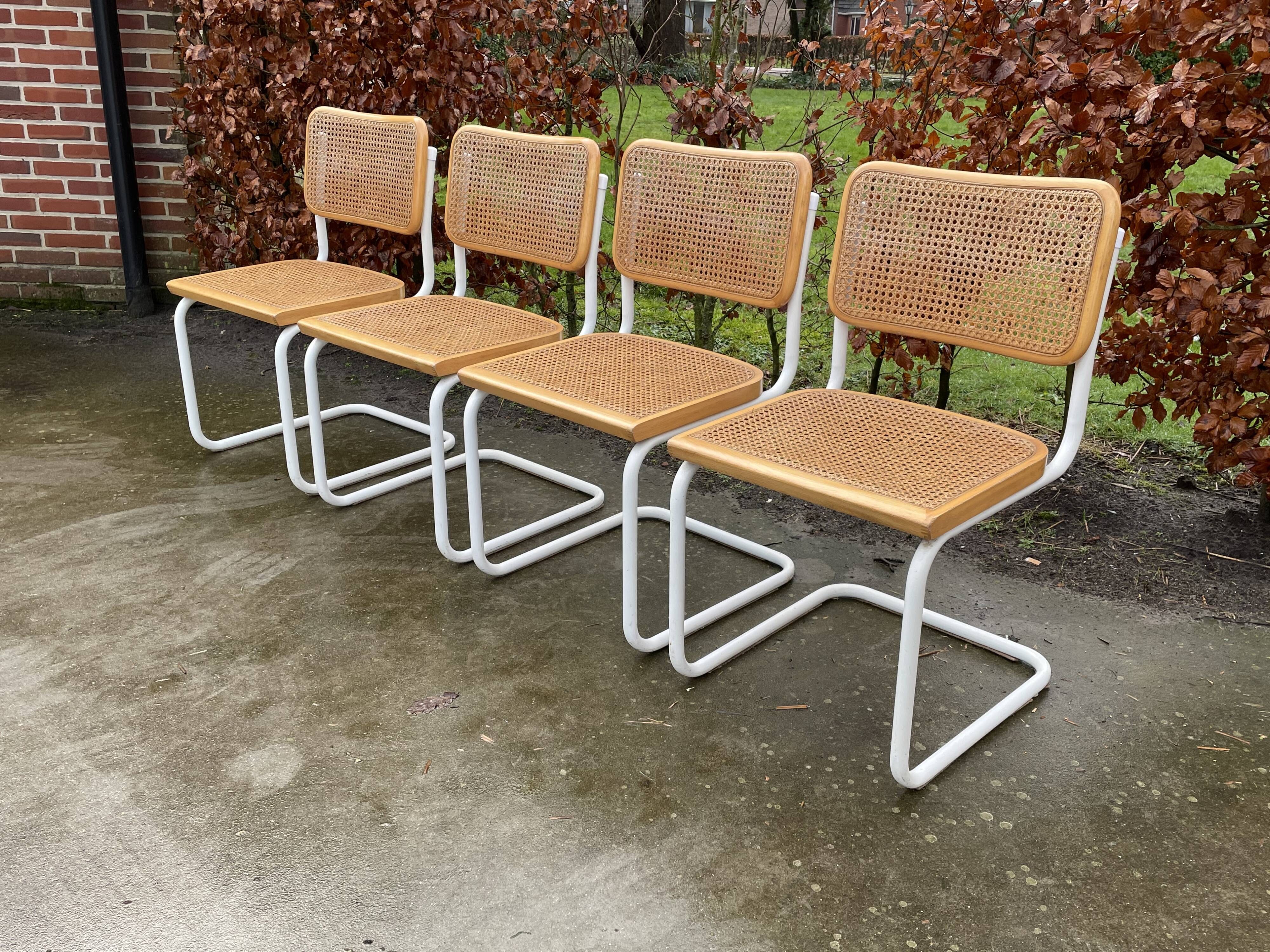 Ensemble de 4 chaises modèles Cesca de Marcel Breuer