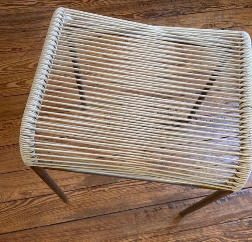 Spaghetti stool