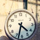 Horloge double face « brillé »