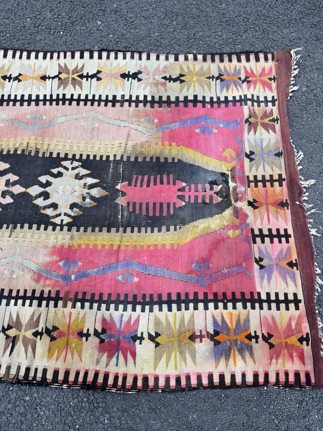 Antique kilim rug with a deep patina – 135 x 91 cm
