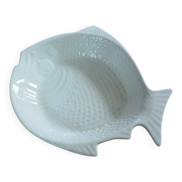 Small dish in the shape of a fish.
