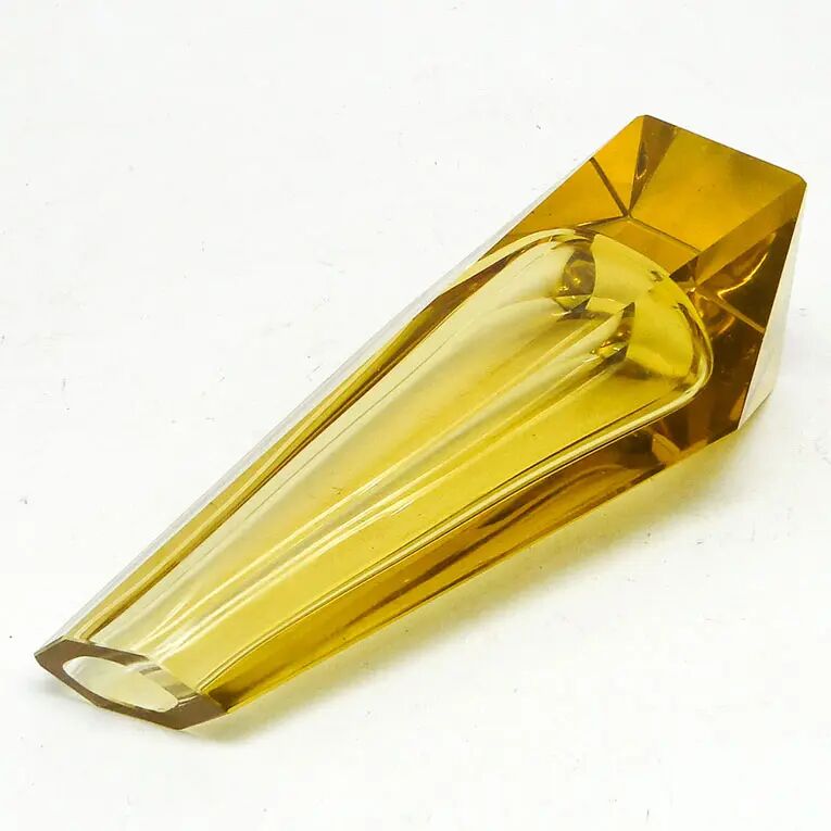 Vase Art Déco, cristal jaune, conçu par J. Hoffmann, Tchécoslovaquie, années 1930.
