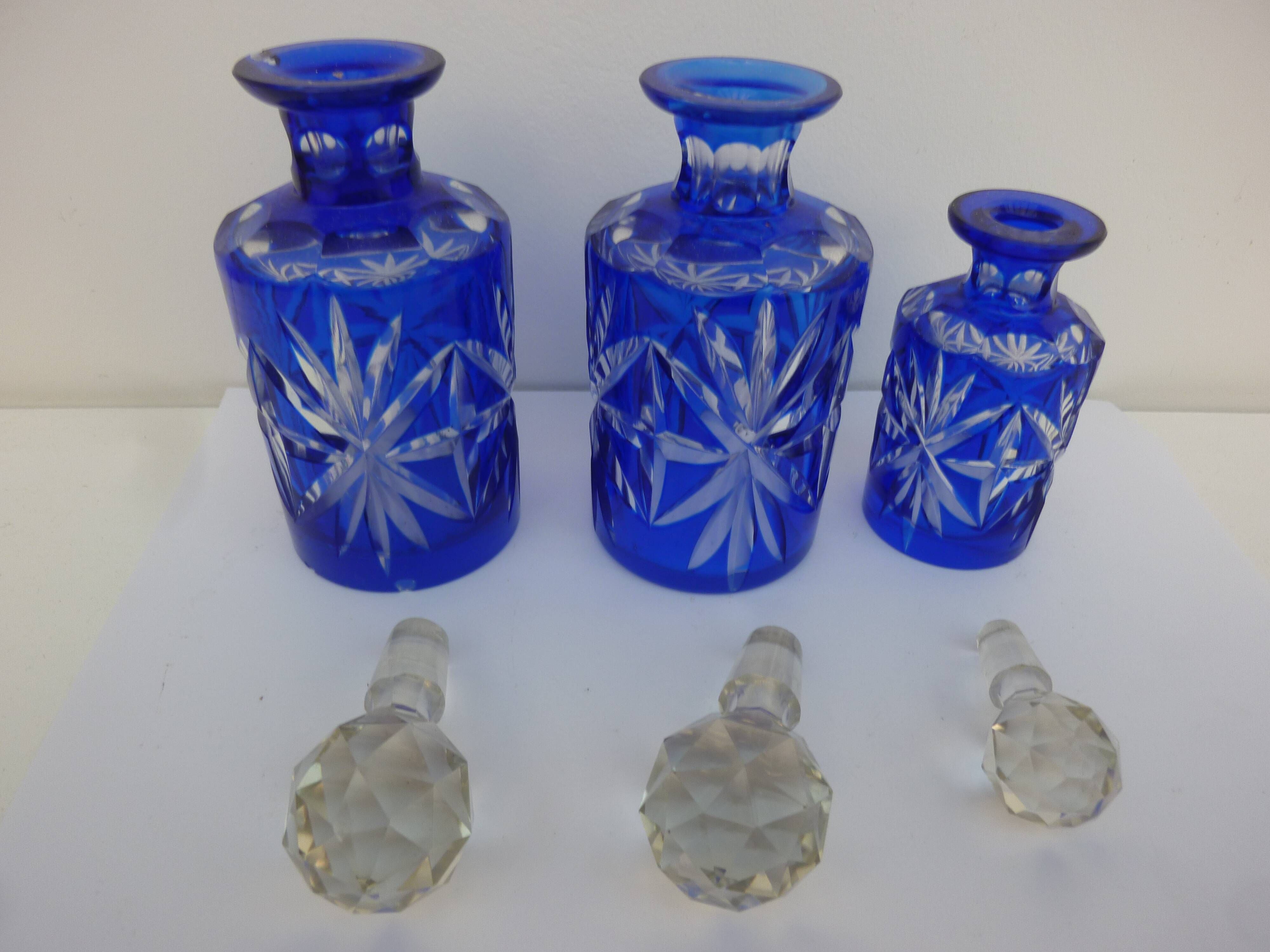 Set of 3 crystal bottles cut cobalt blue and transparent St Louis, Baccarat