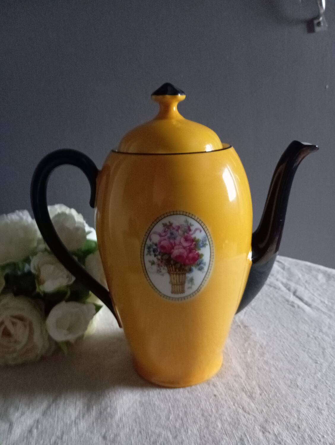 Yellow and black teapot, floral medallion, Deuschland porcelain, circa 1920