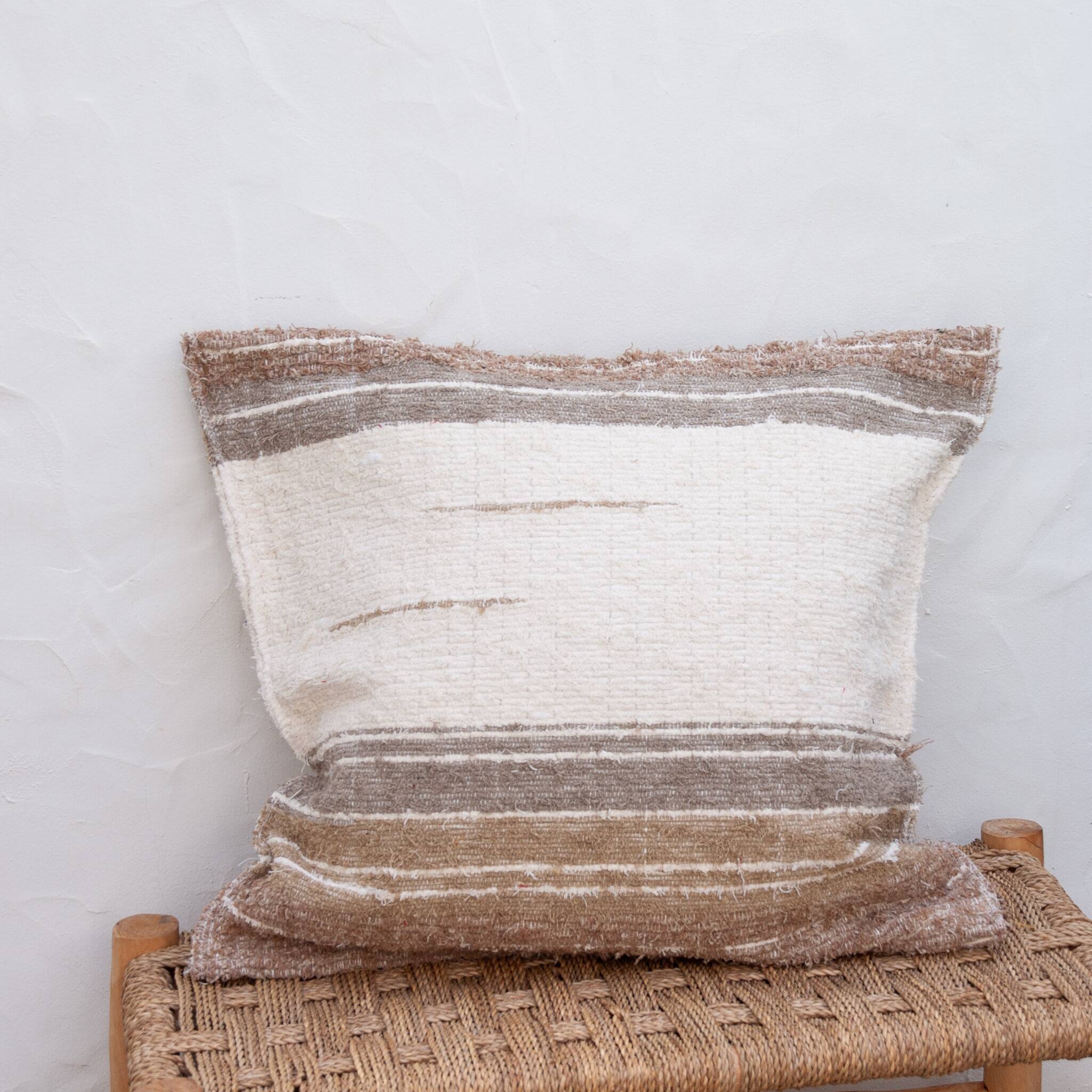 Housse de cousin beige - artisanale tissé main en coton recyclé