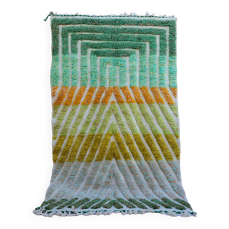 Tapis marocain béni ouarain vert orange à reliefs moderne