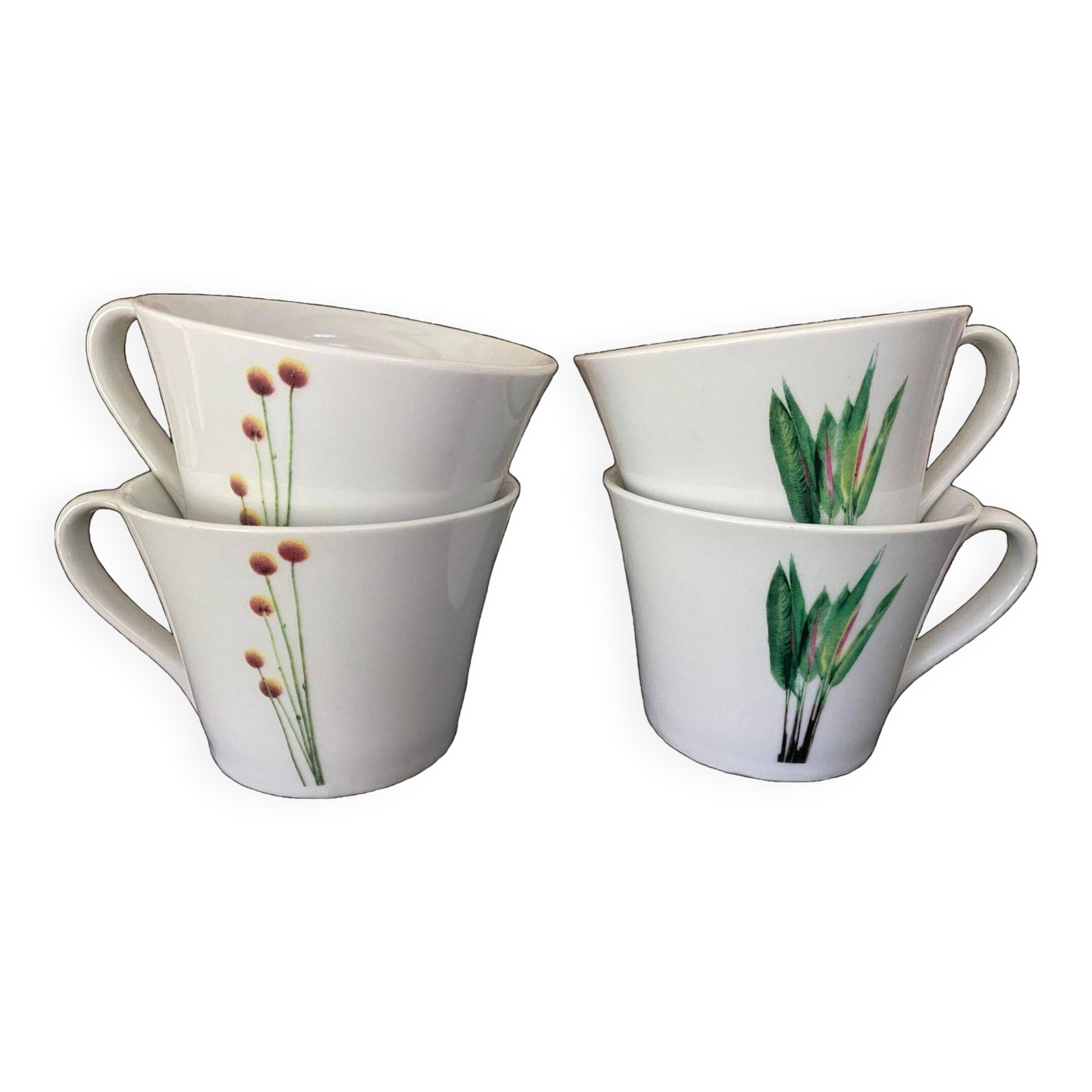 4 fine white porcelain cups with fine flower decoration