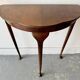 Table d'appoint demi-lune vintage avec garniture en laiton