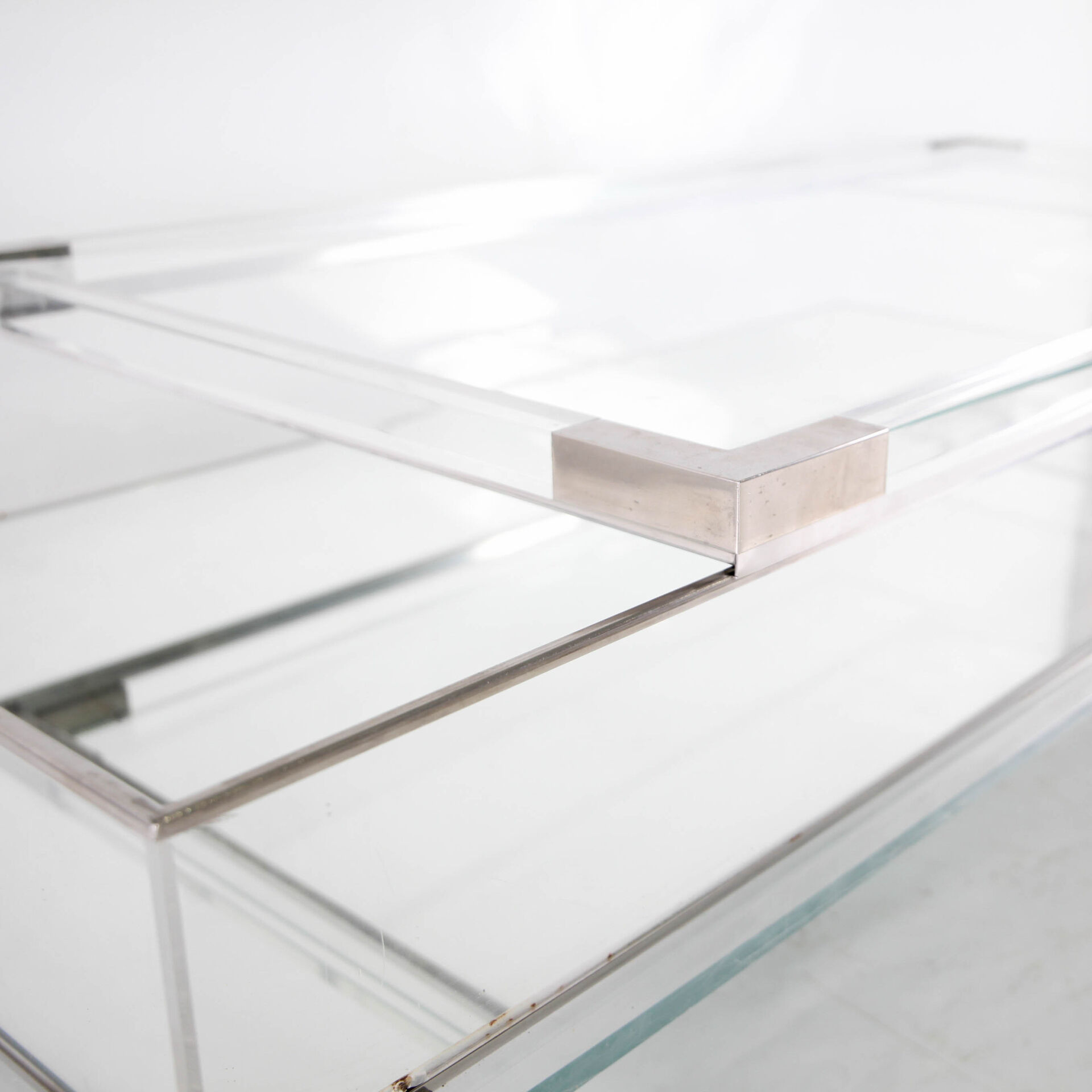 Sliding coffee table