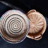 2 small wicker baskets/trays