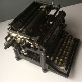 Old Underwood typewrite,r 1918