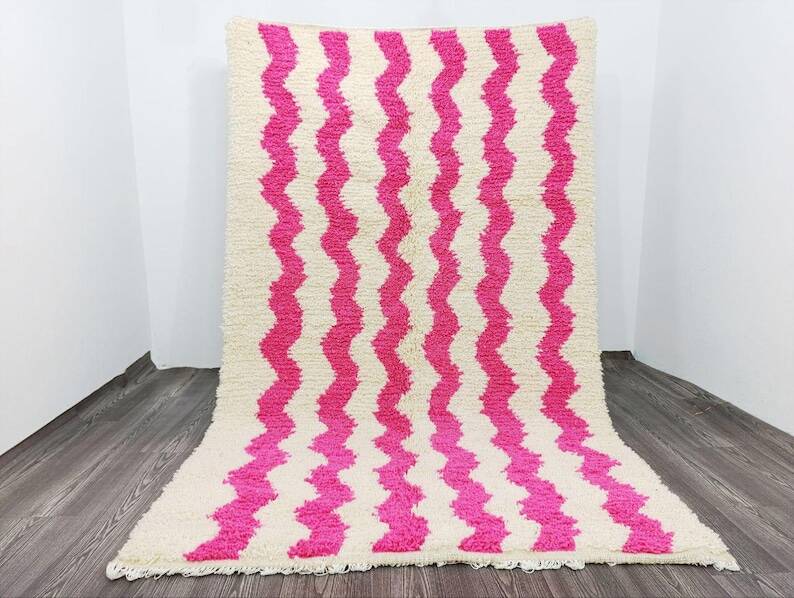 Beige Berber rug with geometric patterns 250cm x 150cm