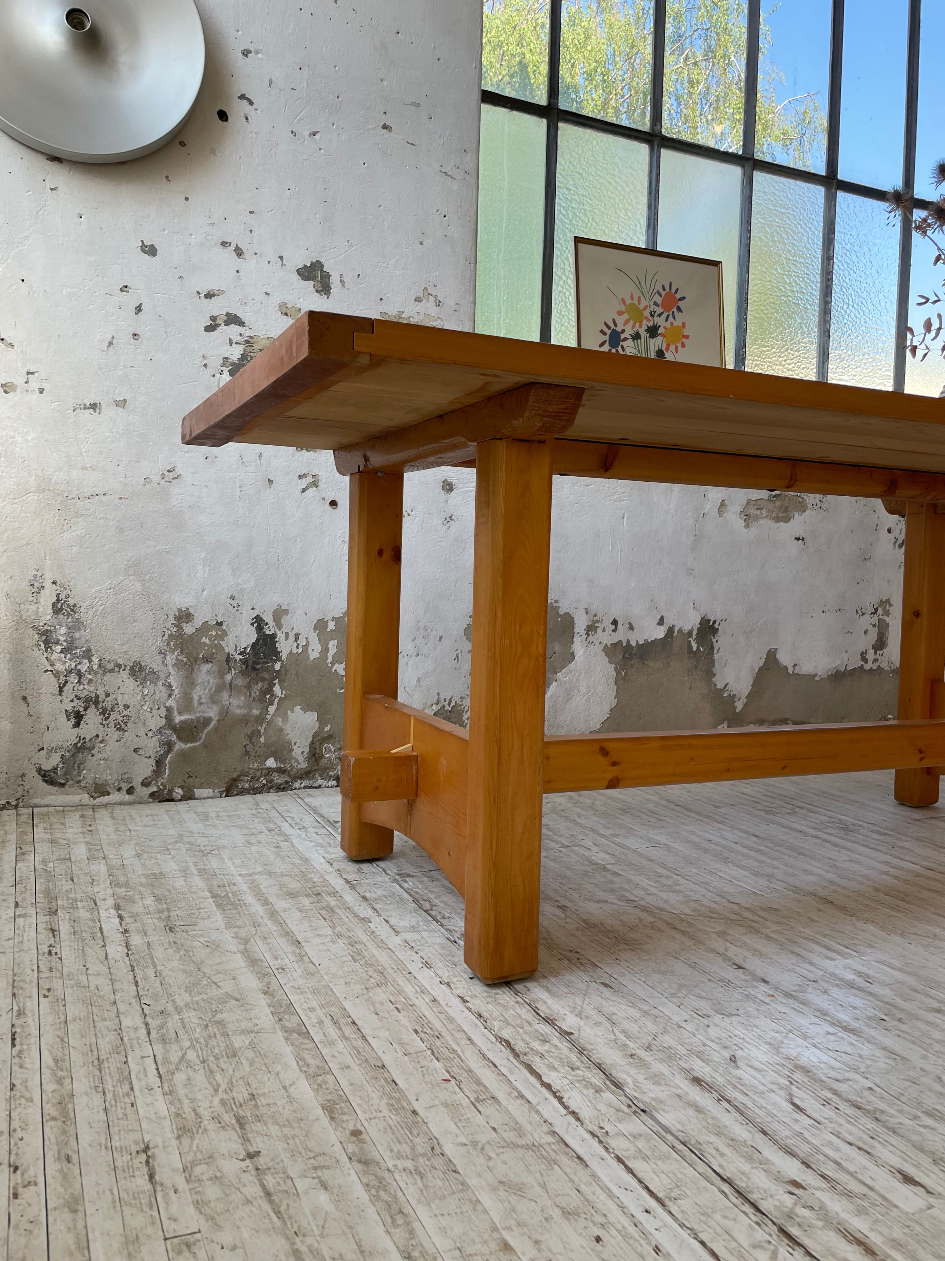 Mountain furniture table in pine 2m