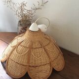 Hanging in wicker and rattan in the shape of a flower