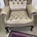 Pair of high-backed Chesterfield armchairs with 1 leather footrest