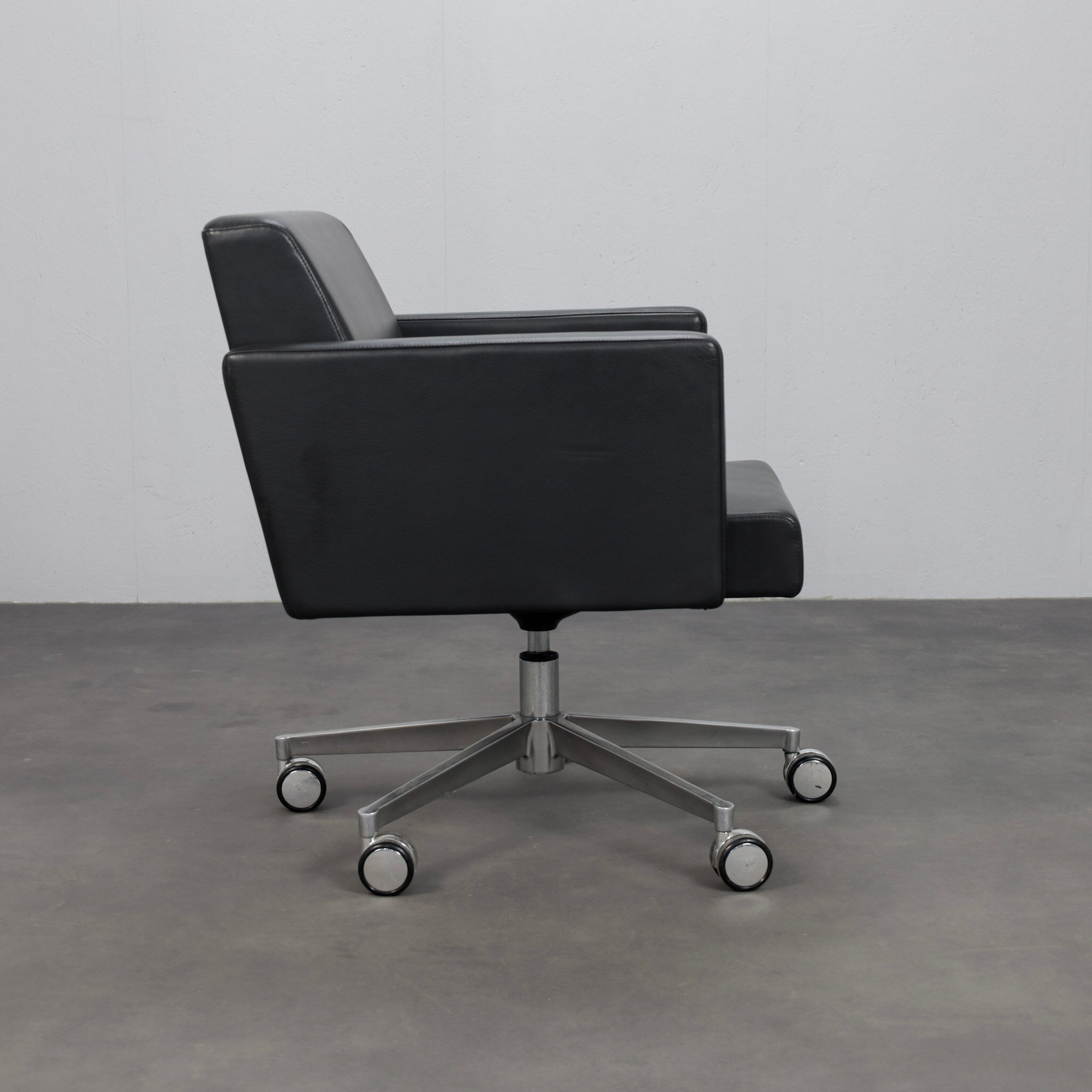 Pair of leather swivel armchairs by Poltrona Frau, Italy, 1990s