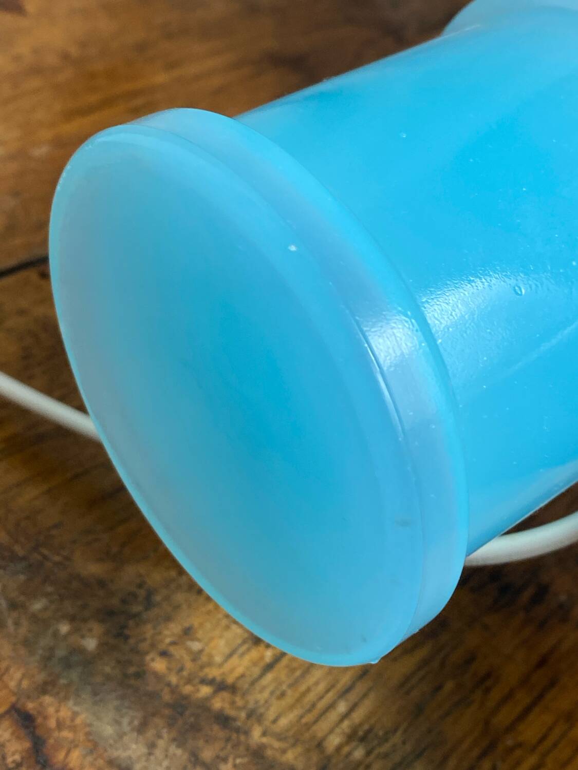 Lampe en opaline blanche et bleue 