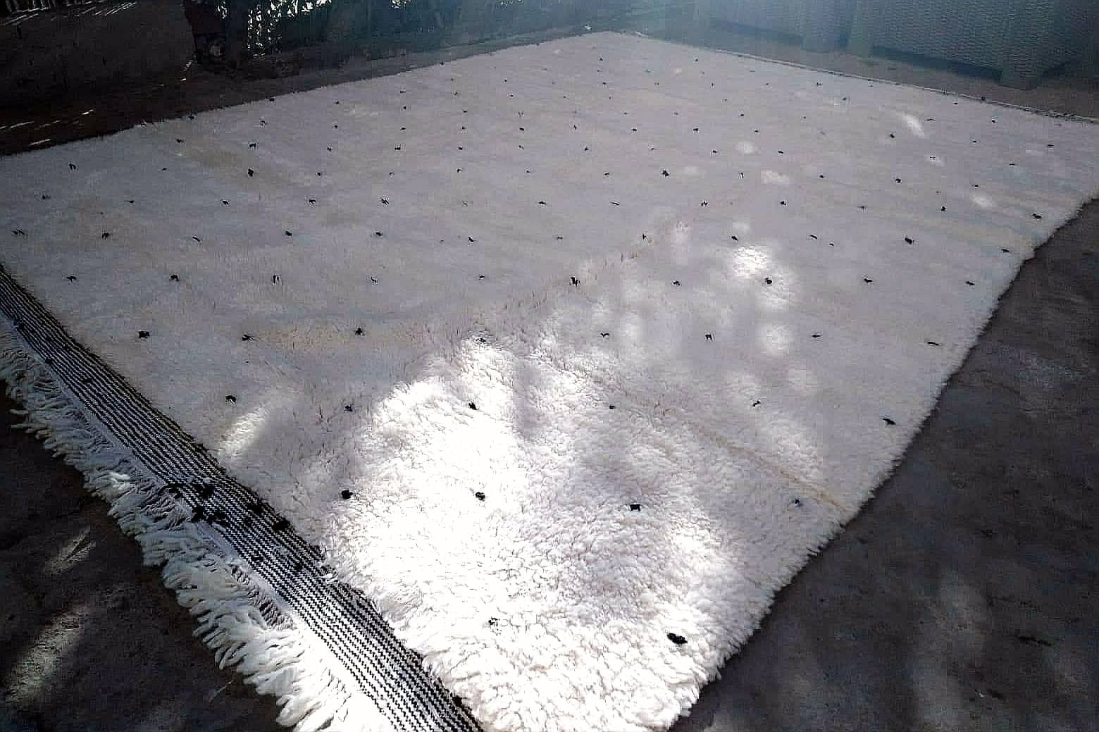 Mrirt rug, 100% virgin wool, 320x240cm