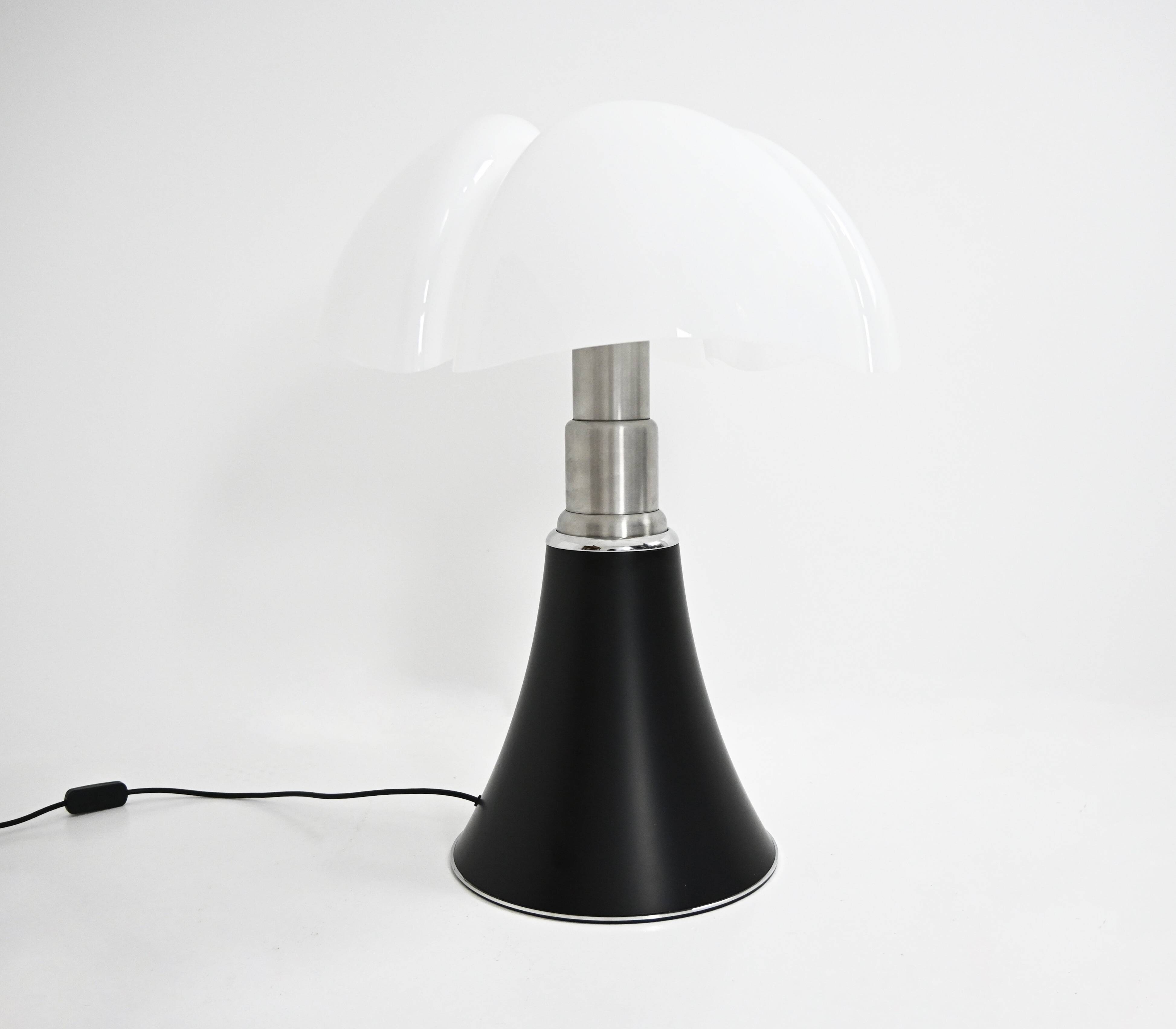 Black "Pipistrello" table lamp by Gae Aulenti for Martinelli.