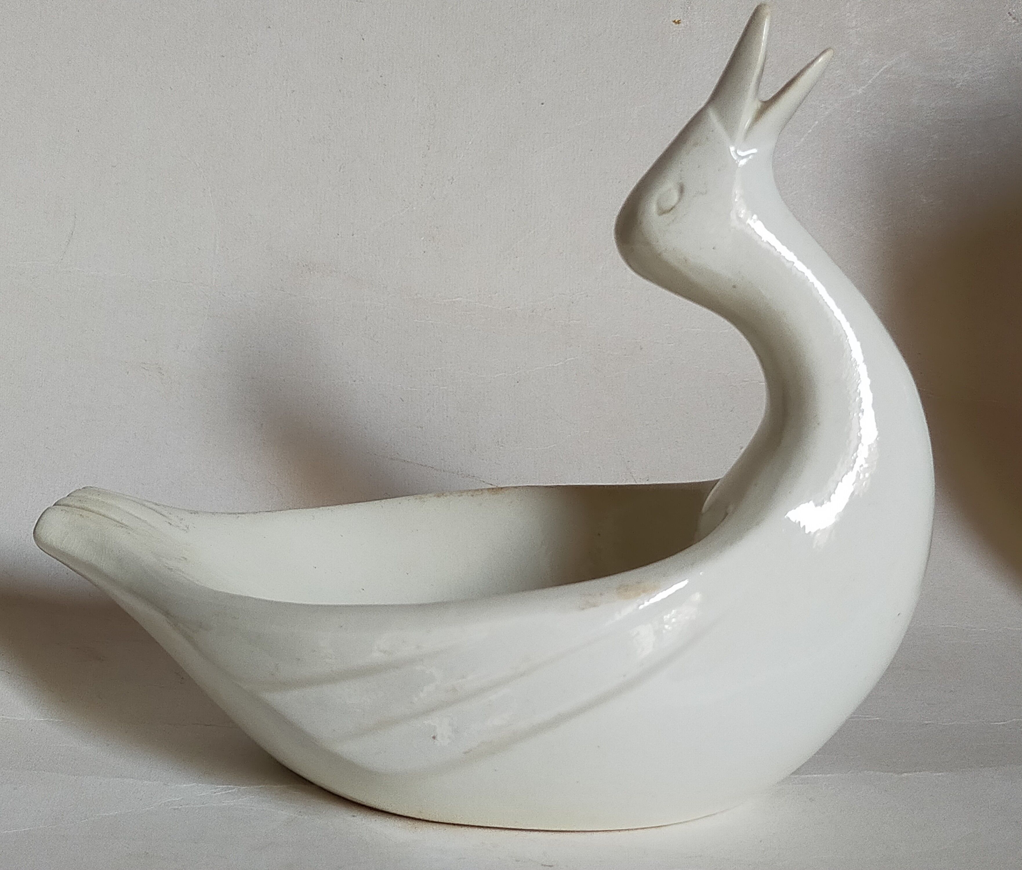 Empty pockets bird soap holder white ceramic Art-deco