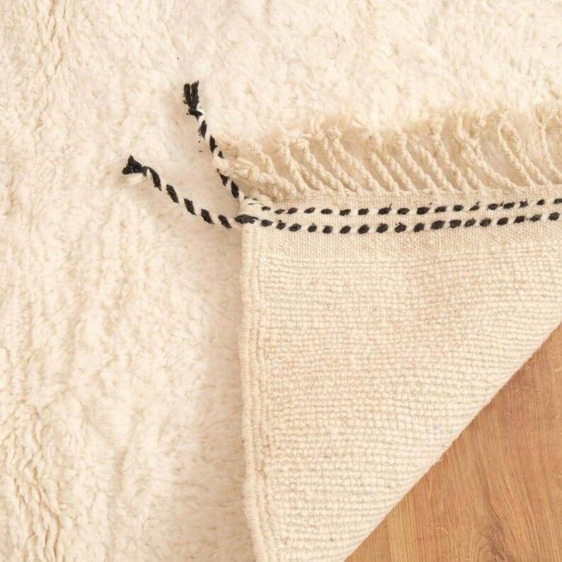 Natural wool rug, authentic handmade fabric, size 1.5/2.5 m.