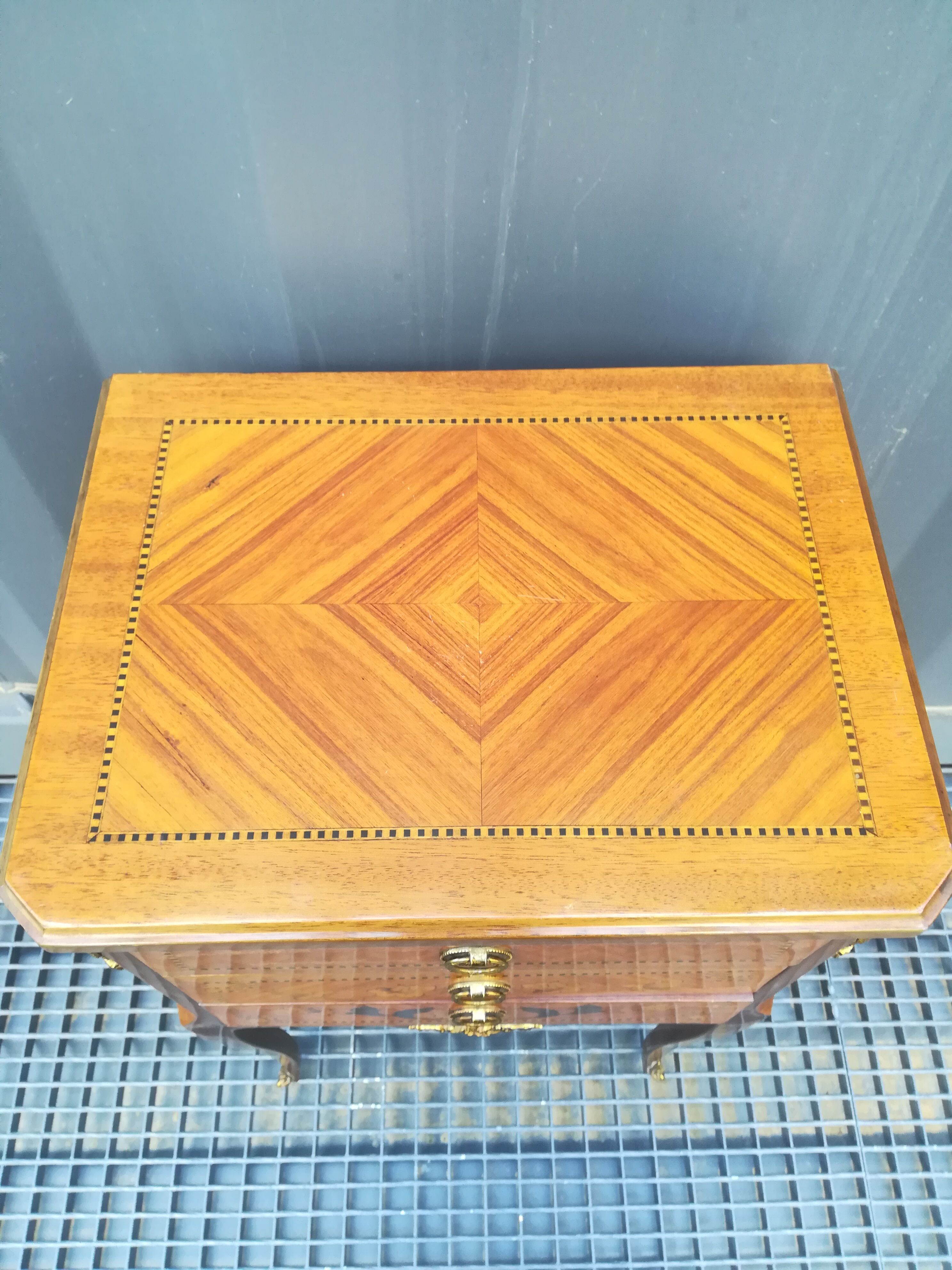 Table in marquetry