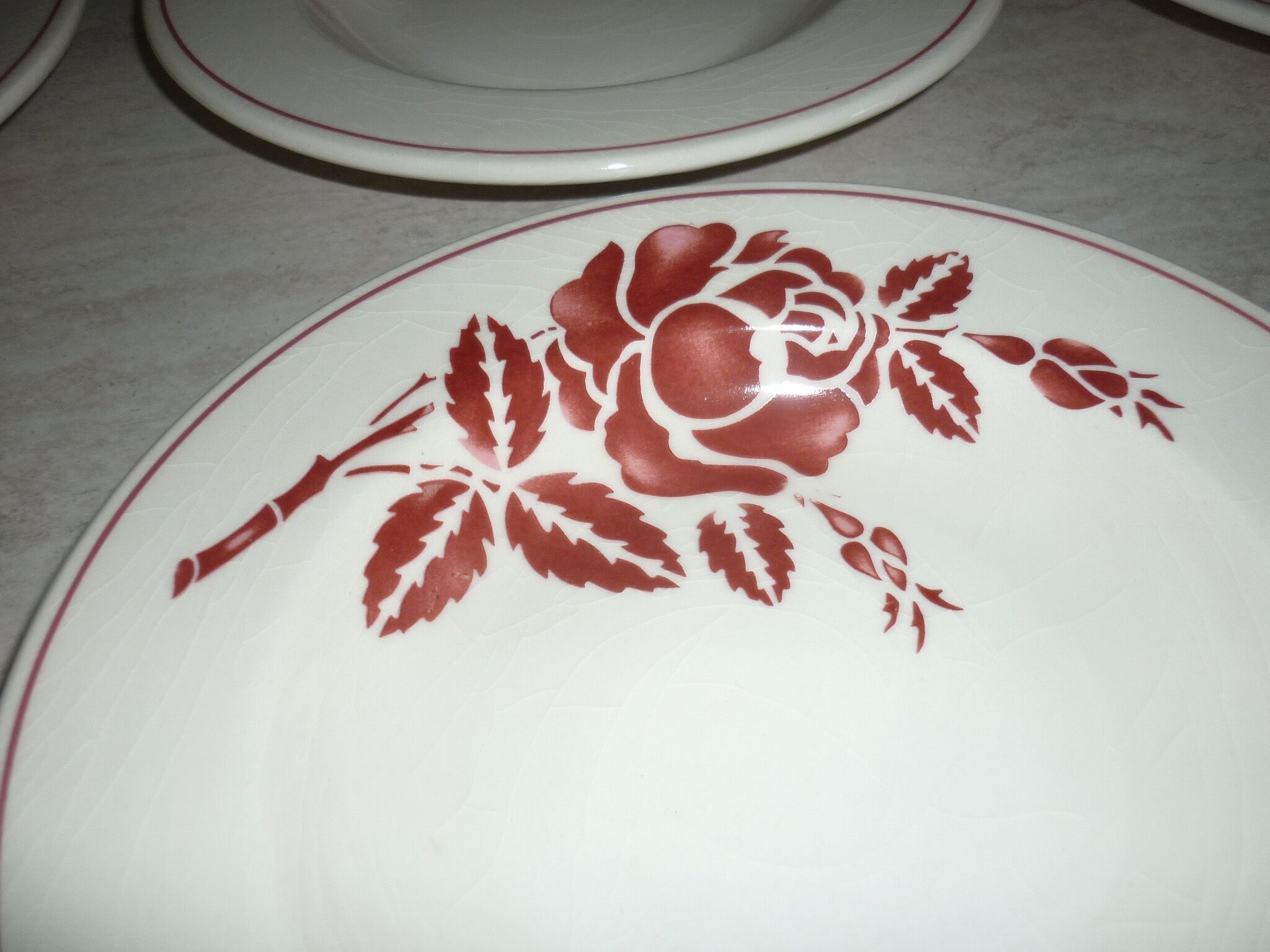 Set of 6 old flat plates in beige and red earthenware