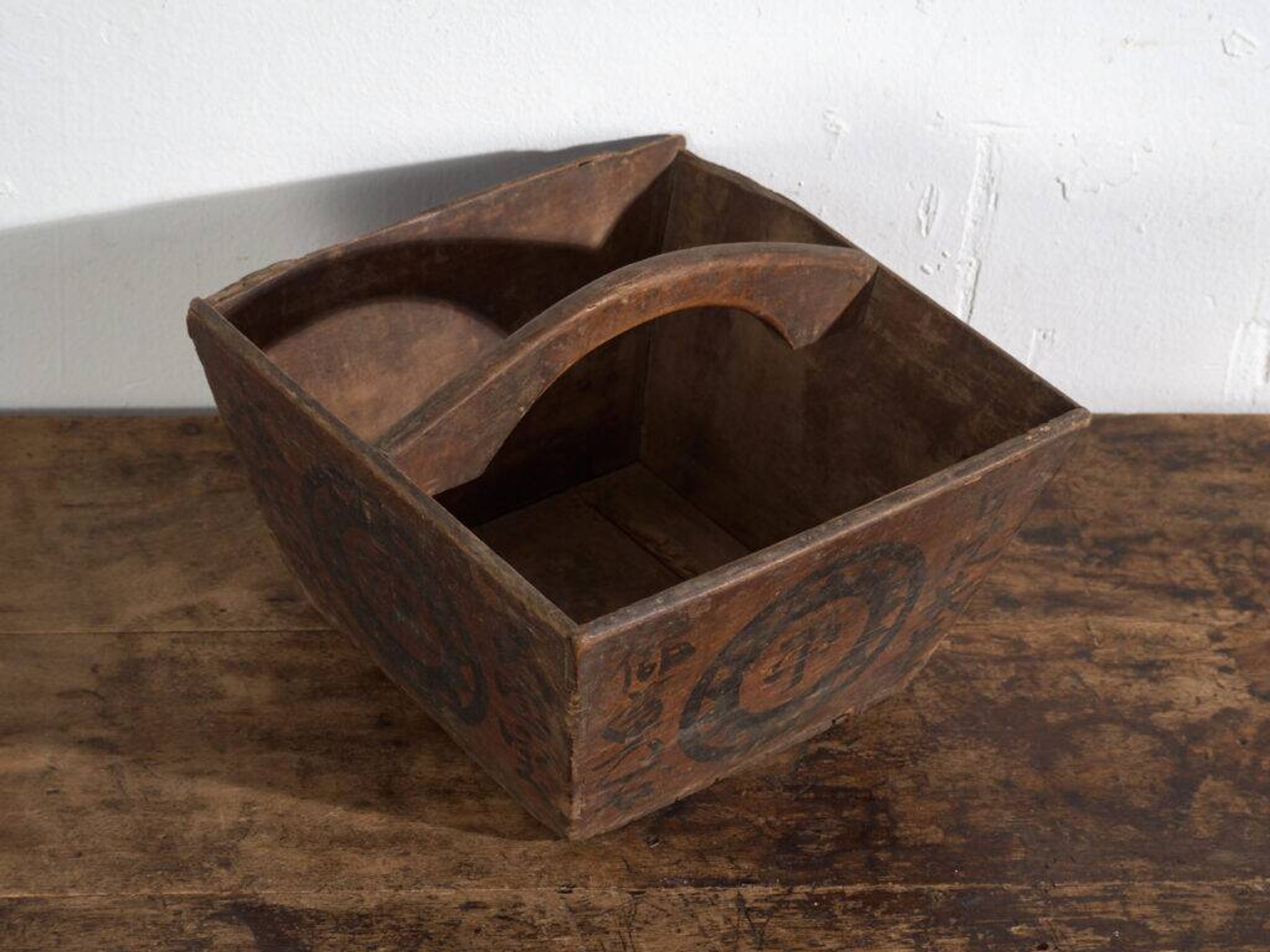 Panier chinois ancien en bois peint – Chine, vers 1900