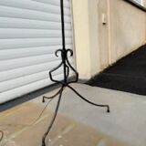 Tripod floor lamp