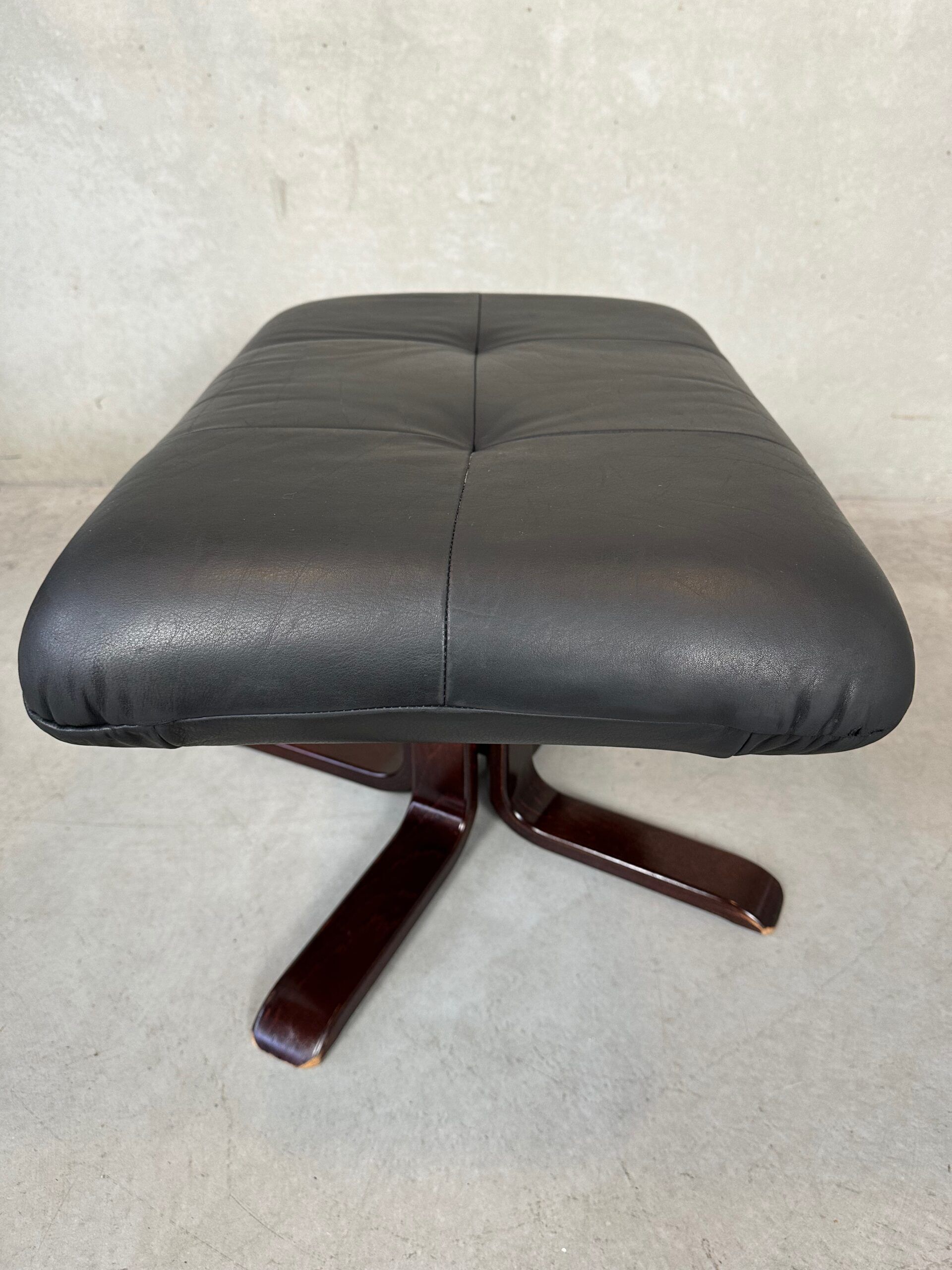 Vintage ottoman – Footstool / Stool
