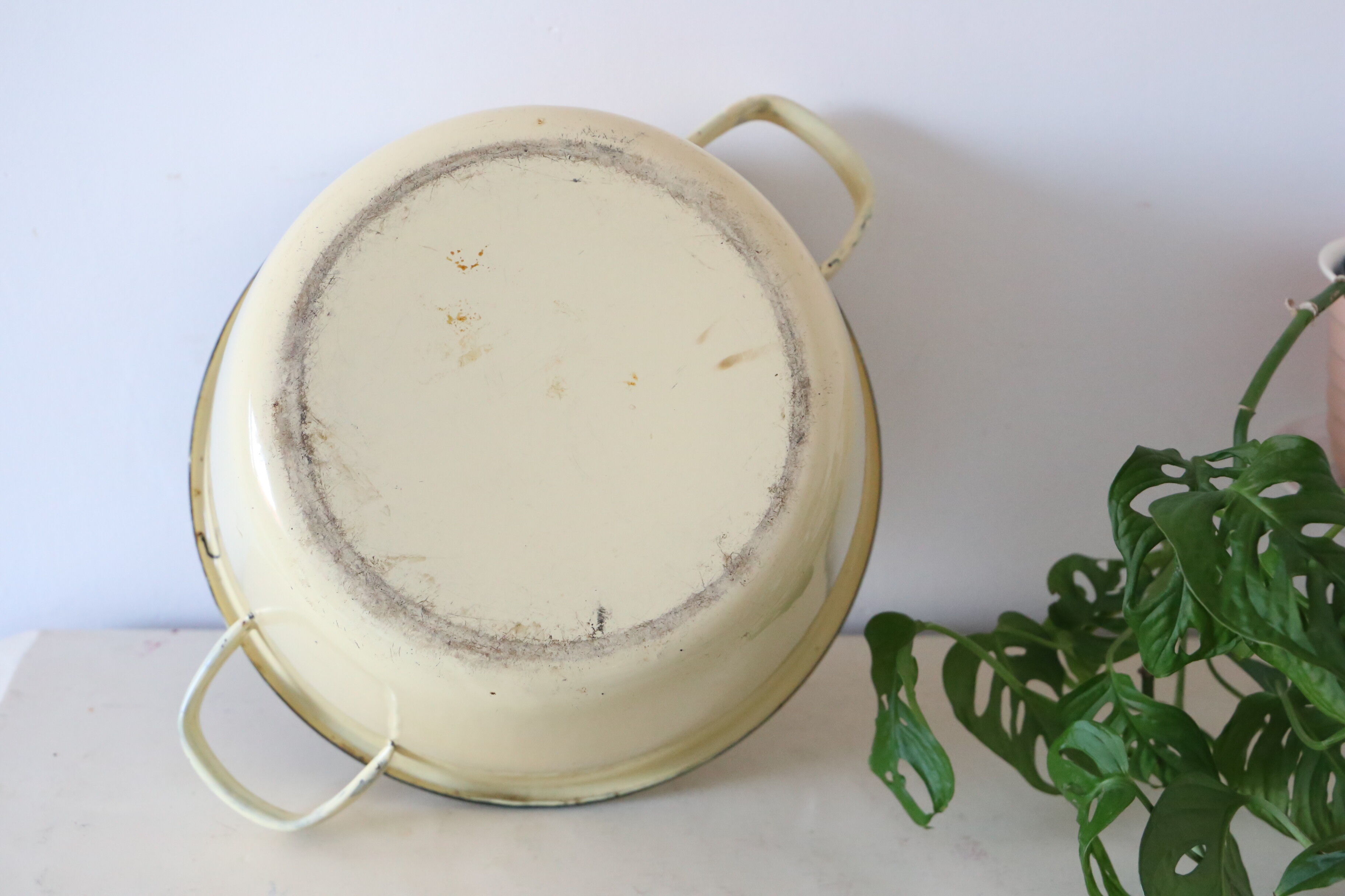 Enamelled metal marmite, pale yellow, vintage