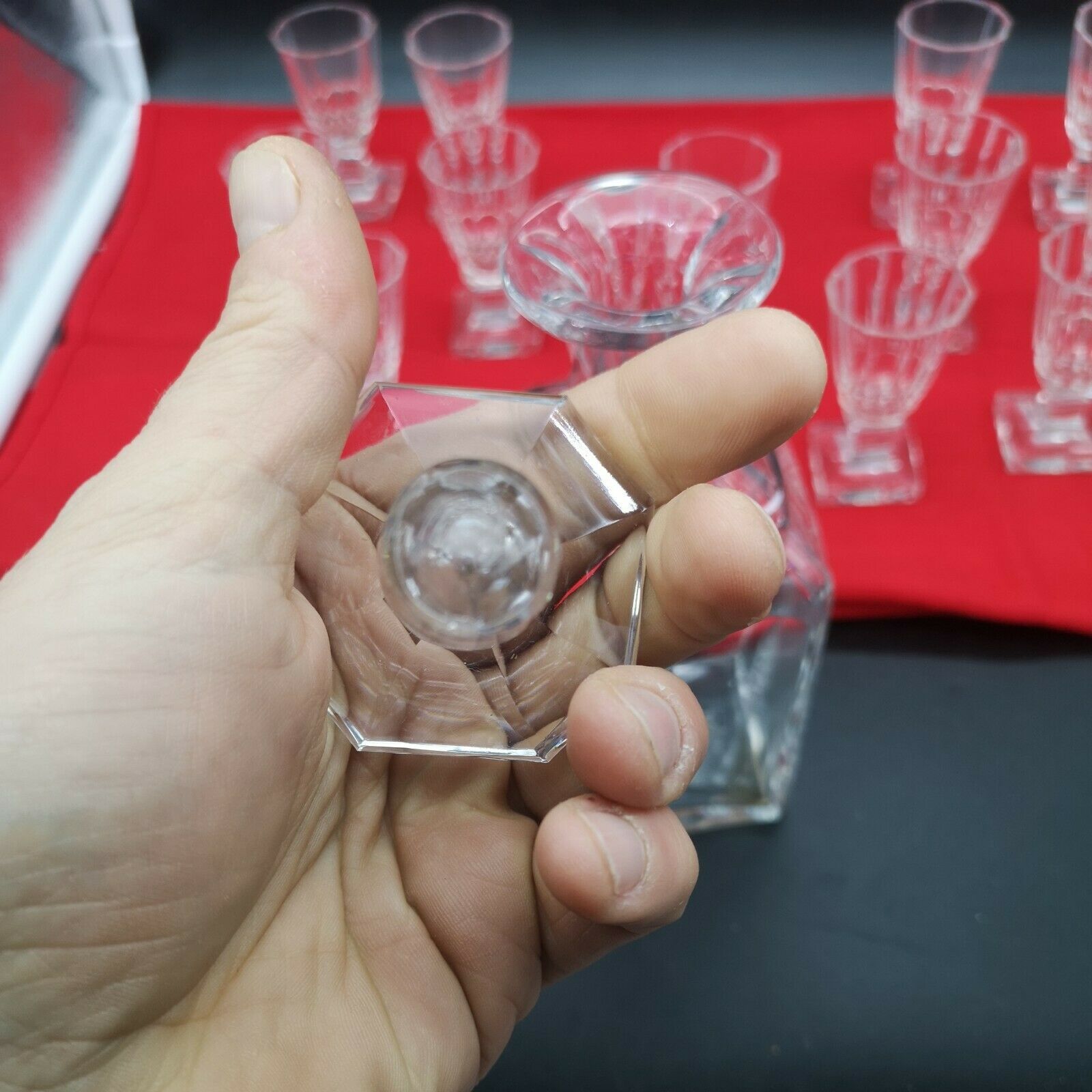 Carafe et 13 verres à liqueurs pied carré côtes plates Baccarat 19ème
