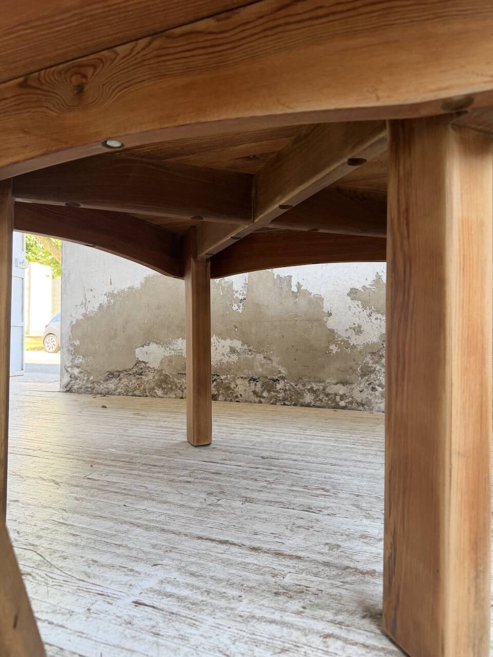 Round XL constructivist table