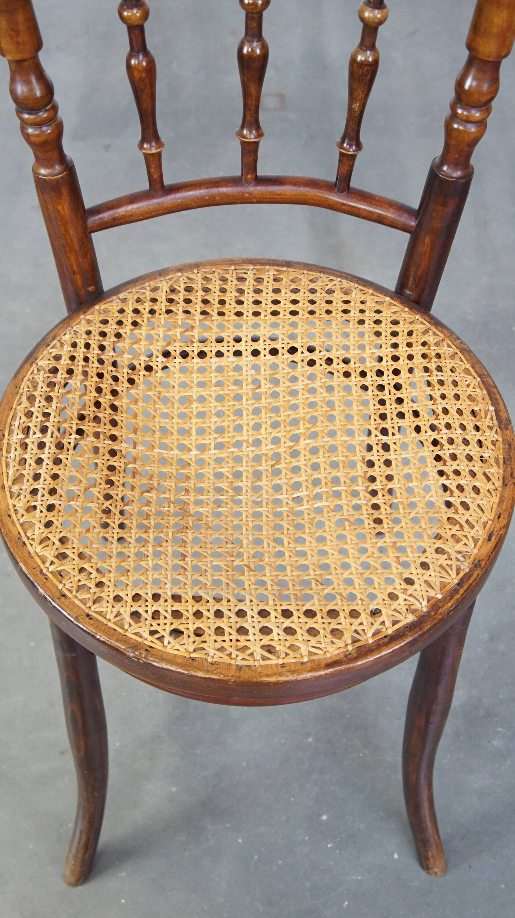 Charming, very elegant vintage Thonet design dining room/bistro chair