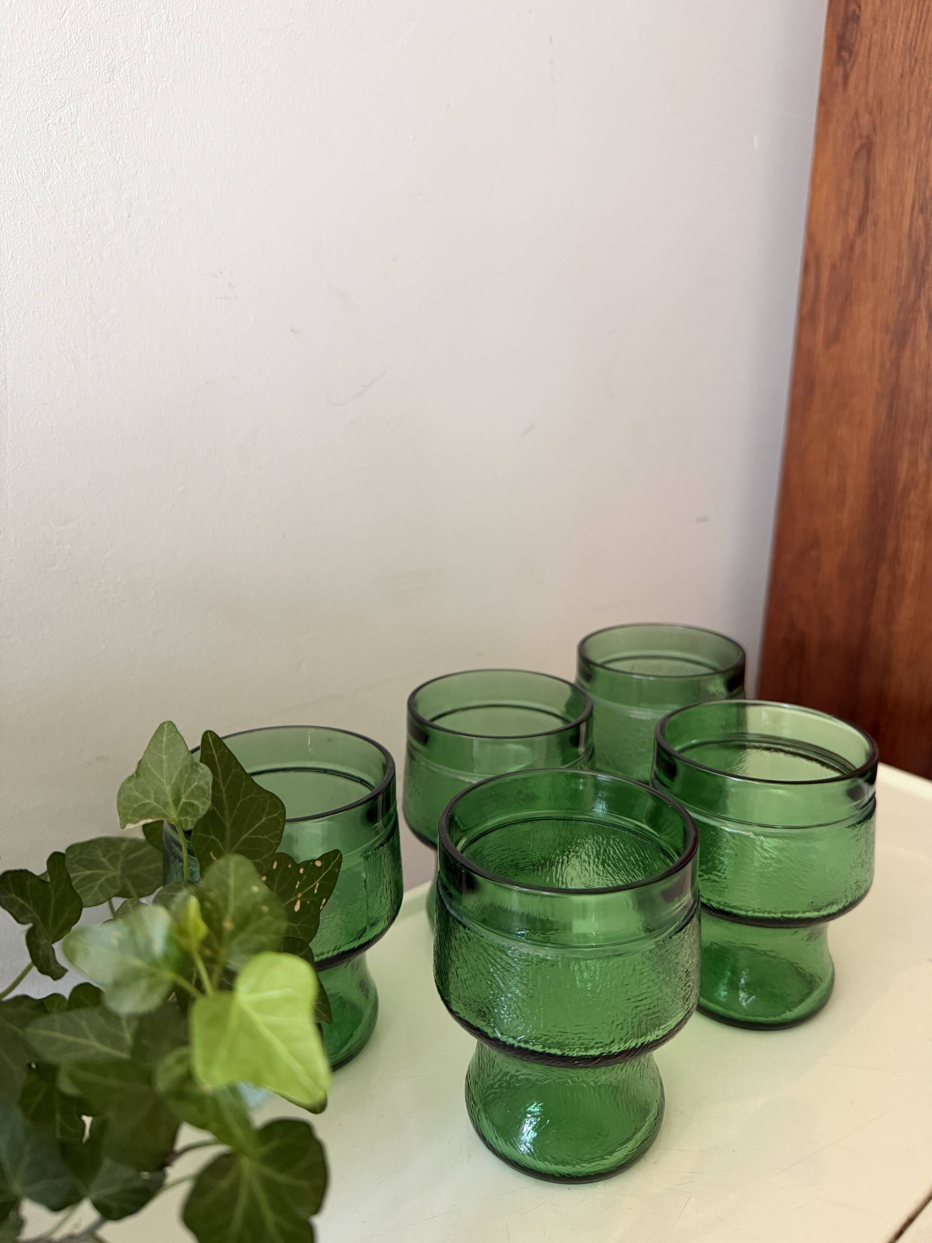 5 verres glaçures vert émeraude