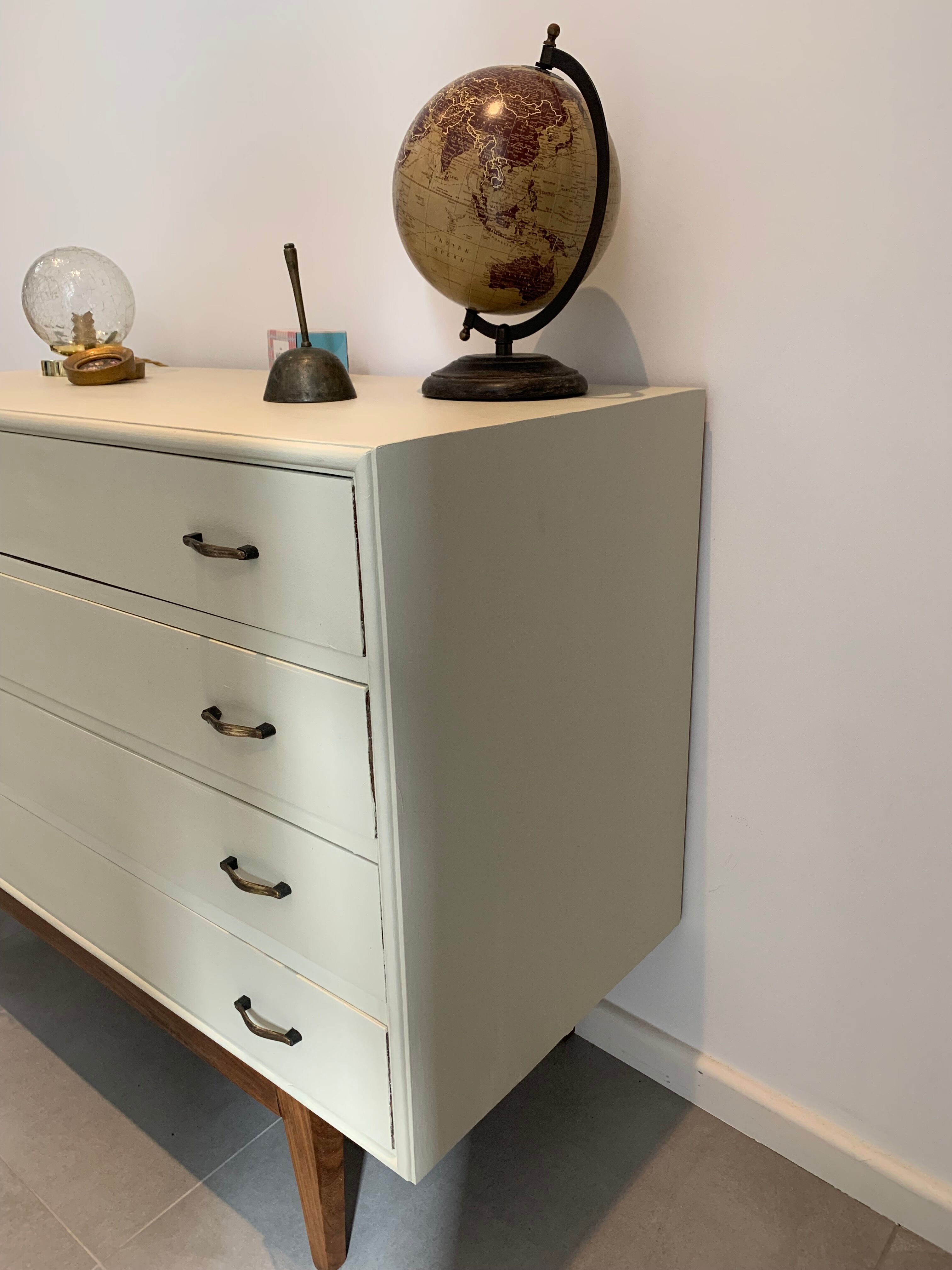 Chest of drawers of the 50s