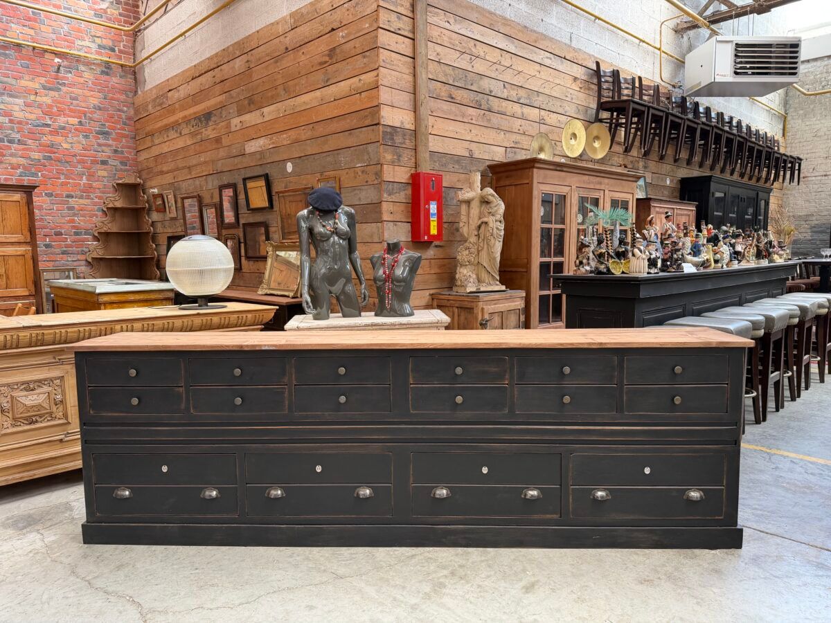 Large workshop furniture from the 1930s.