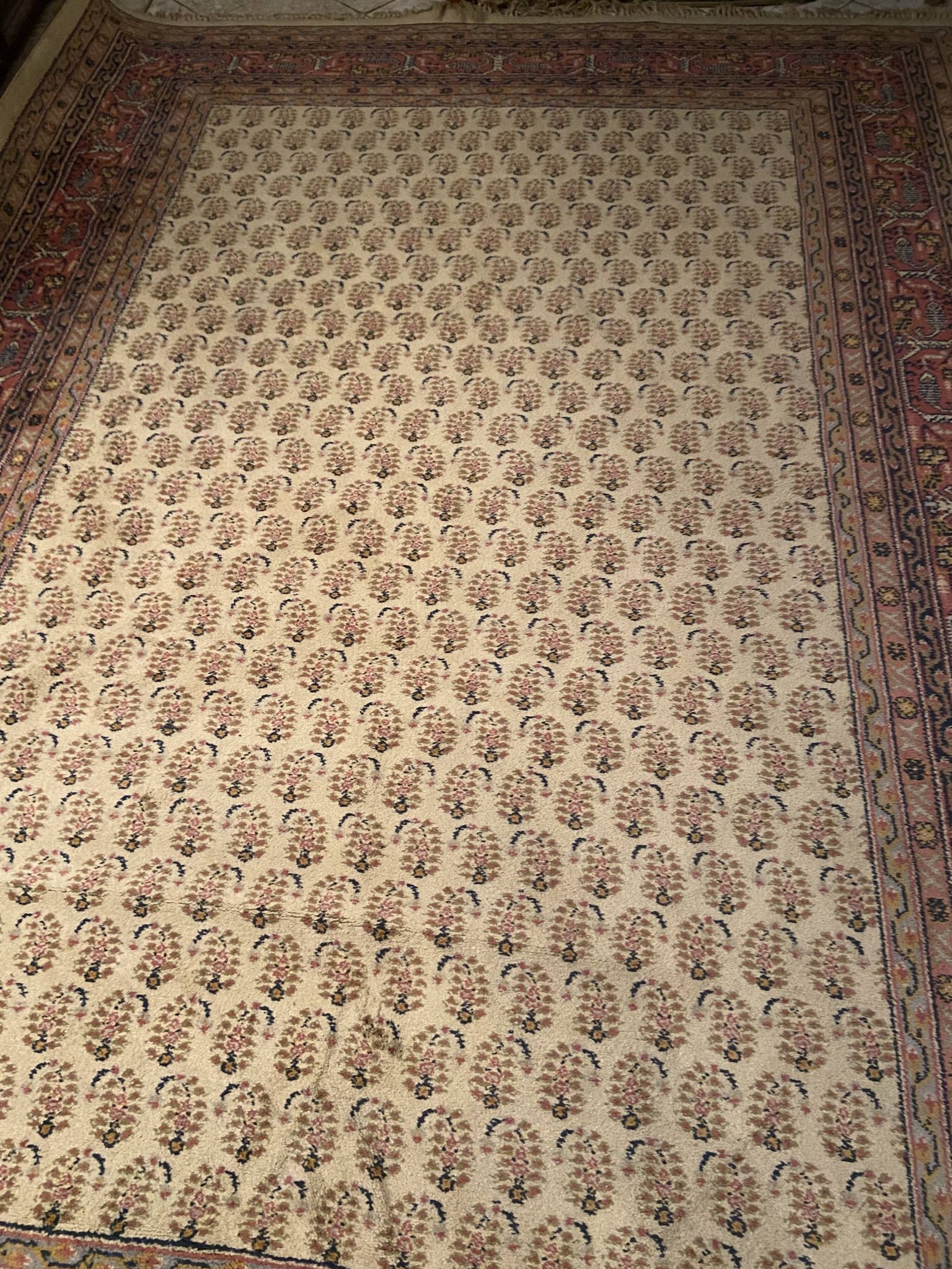 Tapis d'Orient en laine entièrement réalisé à la main