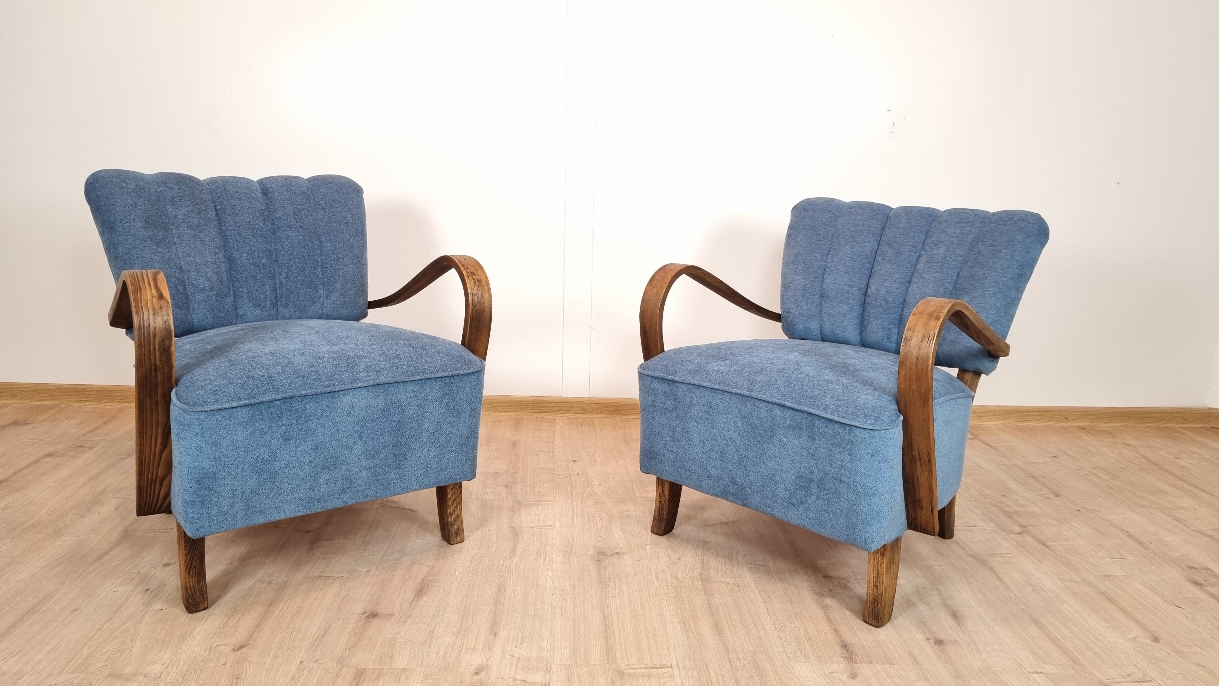 Paire de fauteuils restaurés par Jindrich Halabala