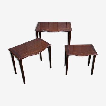 Suite of 3 English mahogany tables from the 60s