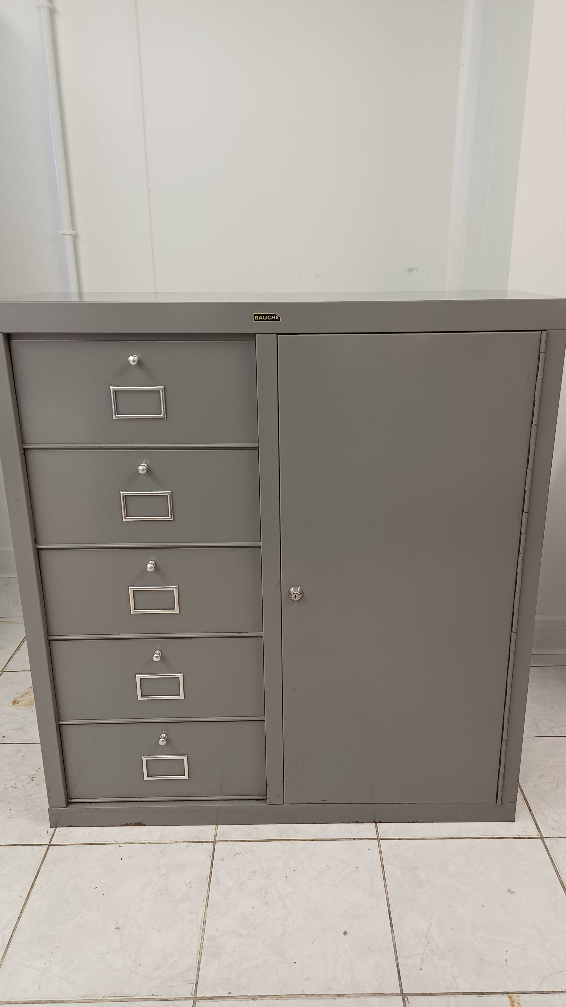 BAUCHE industrial furniture with 5 drawers and a door – vintage metal from the 1950s