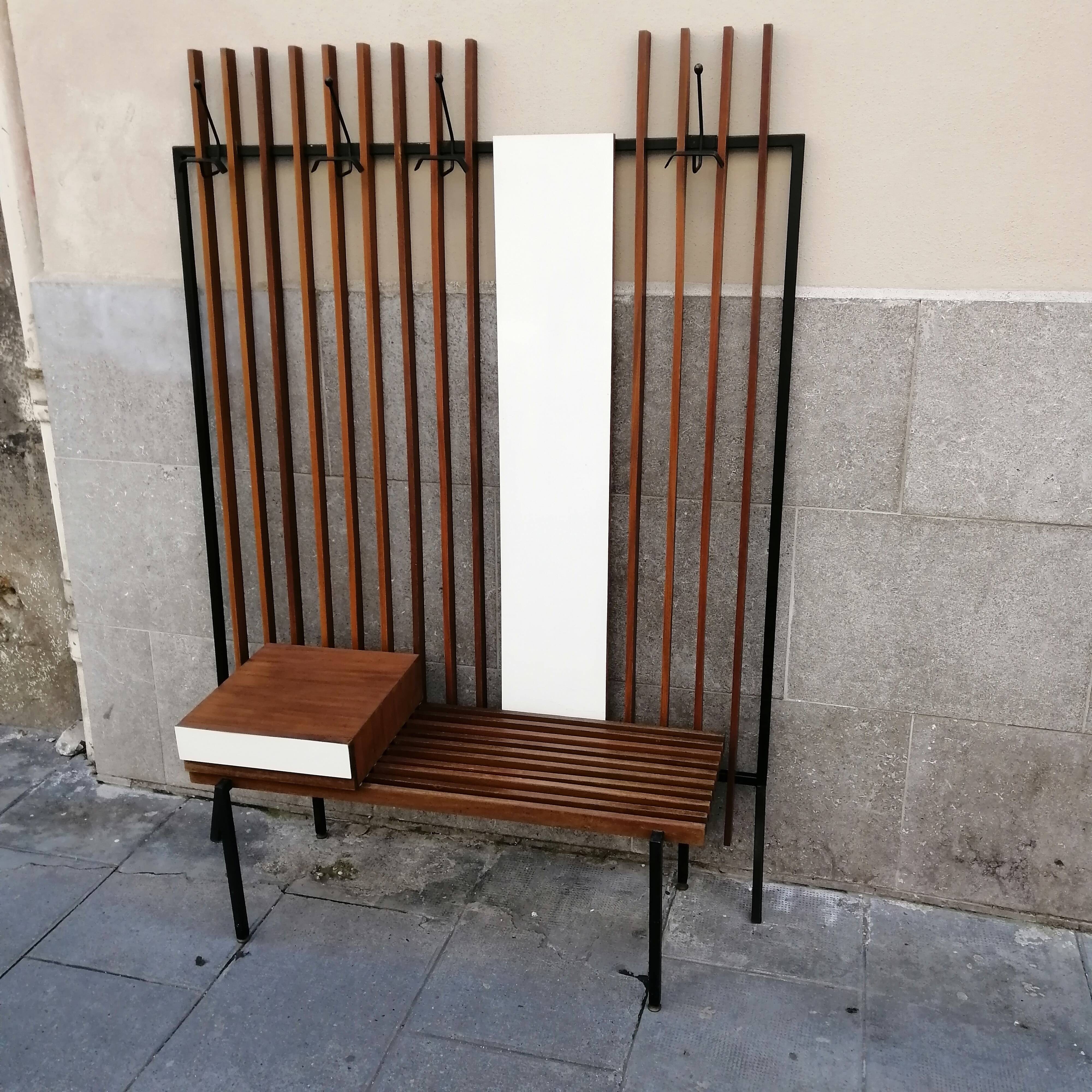 Porte-manteau mural avec banc italien années 50 | Selency