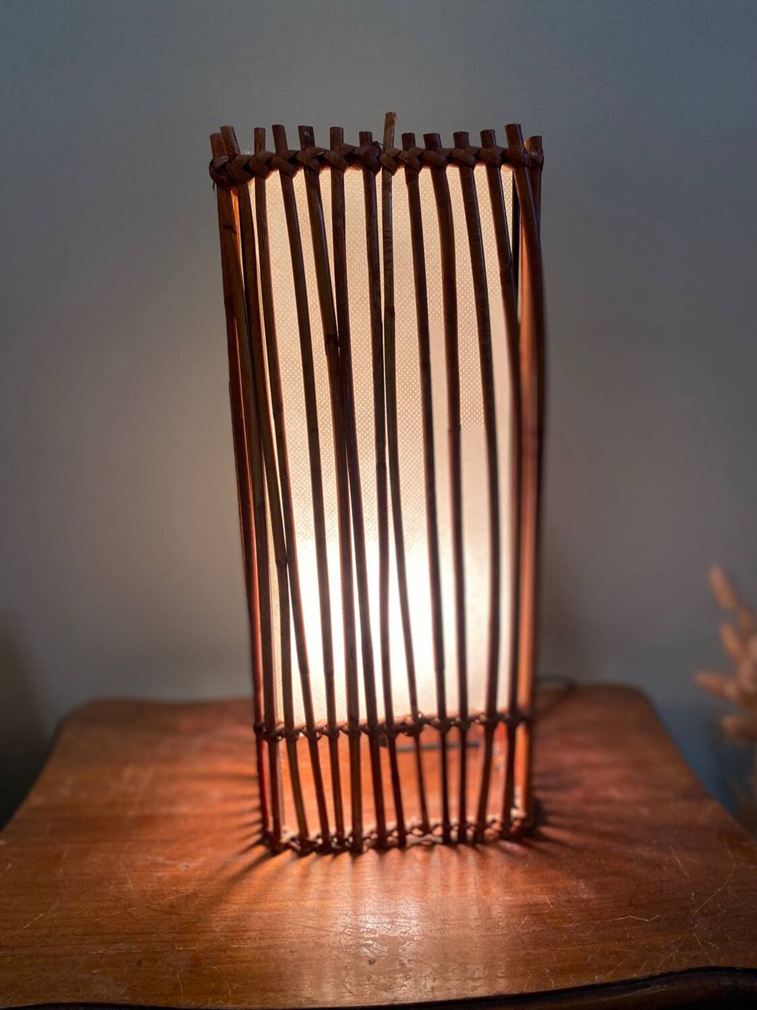 Lampe vintage en osier