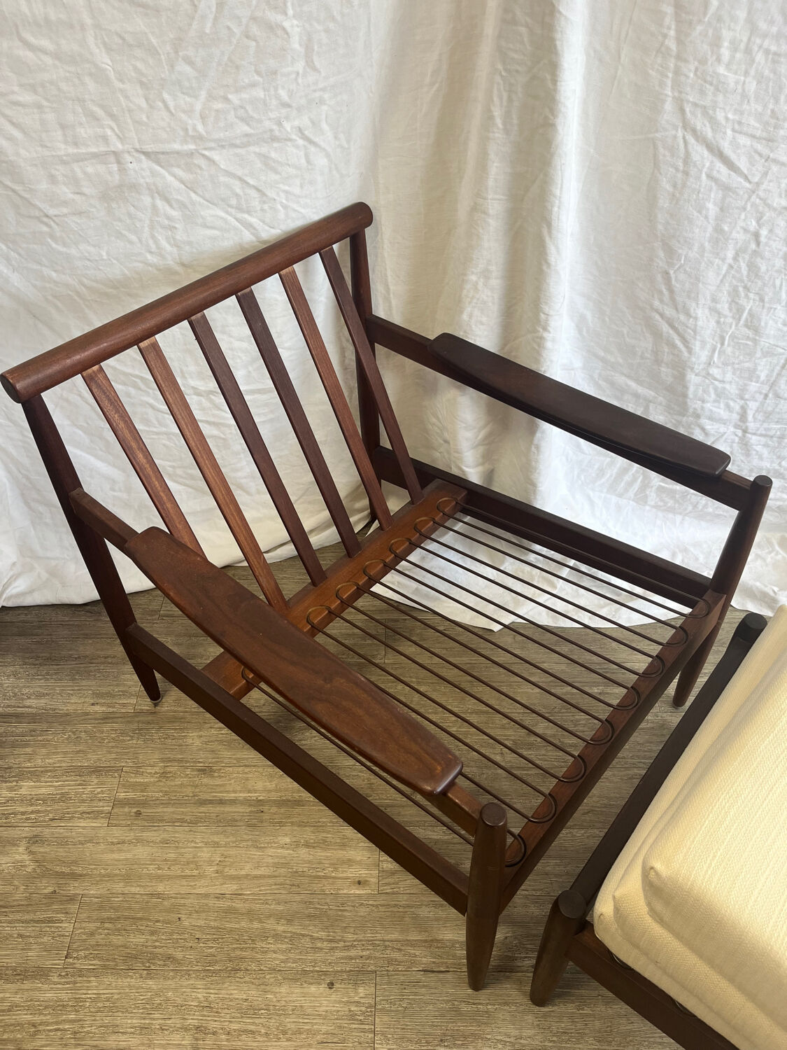 Fauteuils scandinave en teck massif avec ottoman 1960