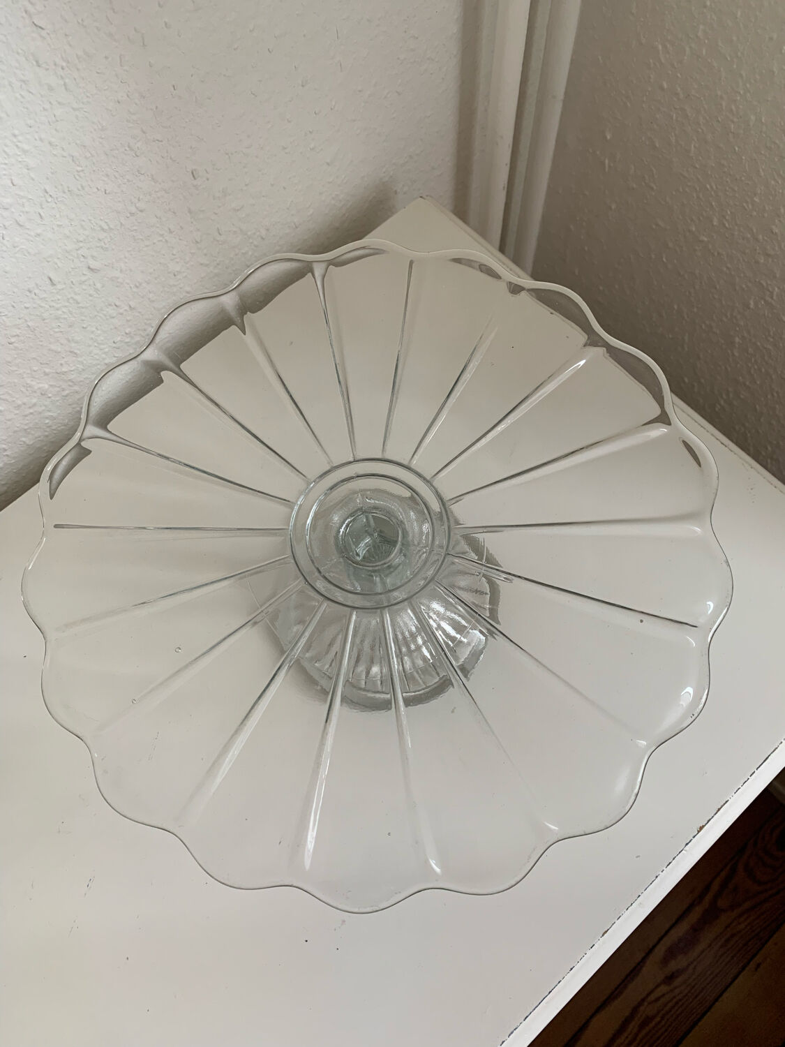 Glass cake dish