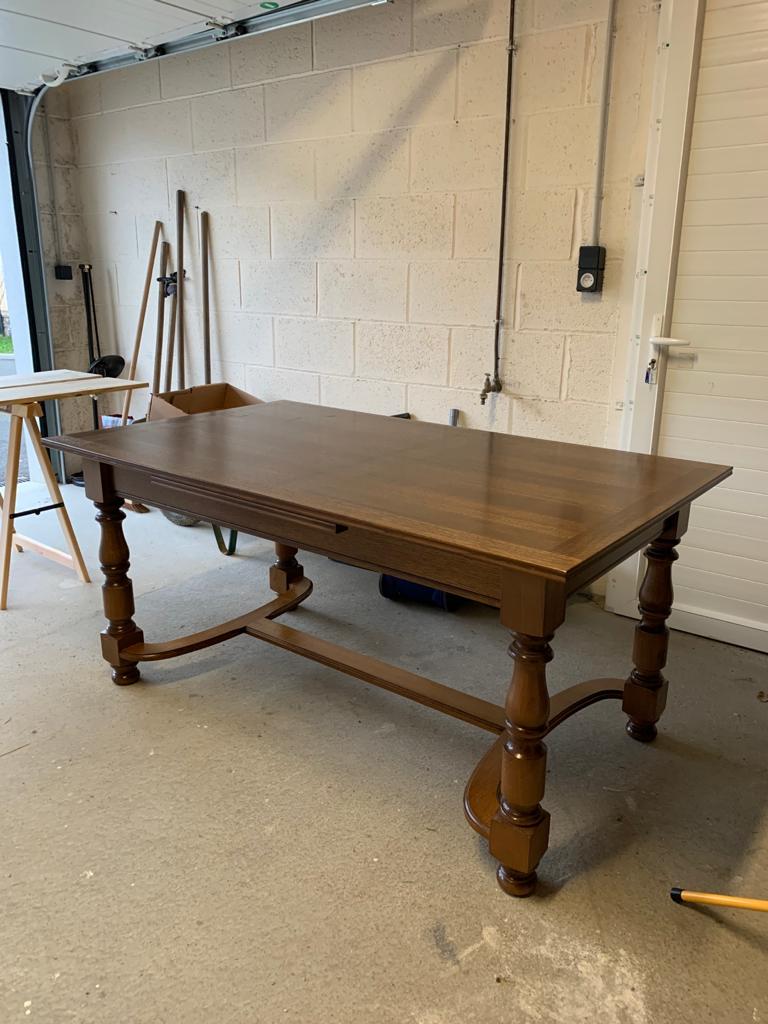 Adjustable oak farm table