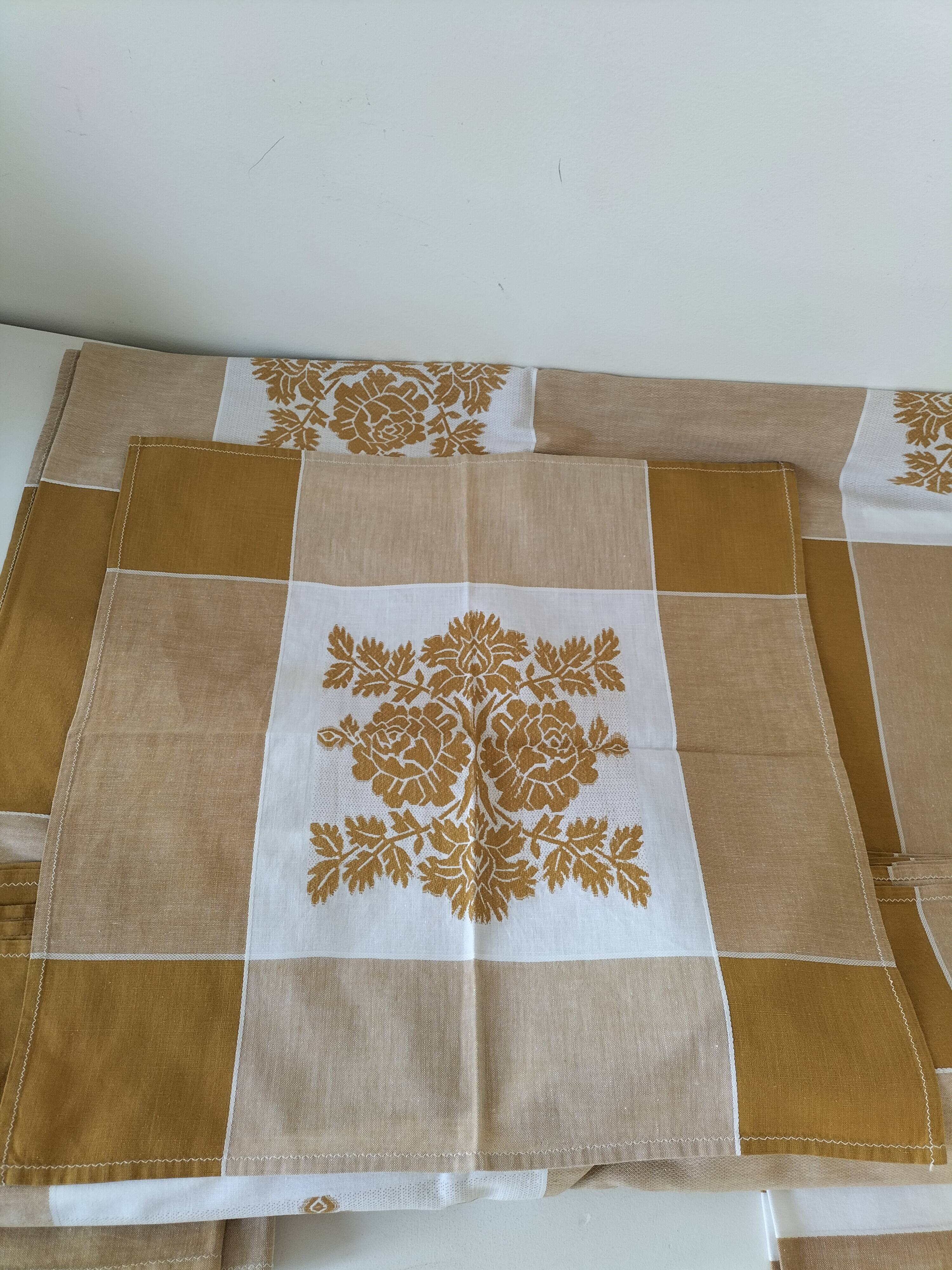 Vintage tablecloth and 8 napkins – caramel and golden mustard tones